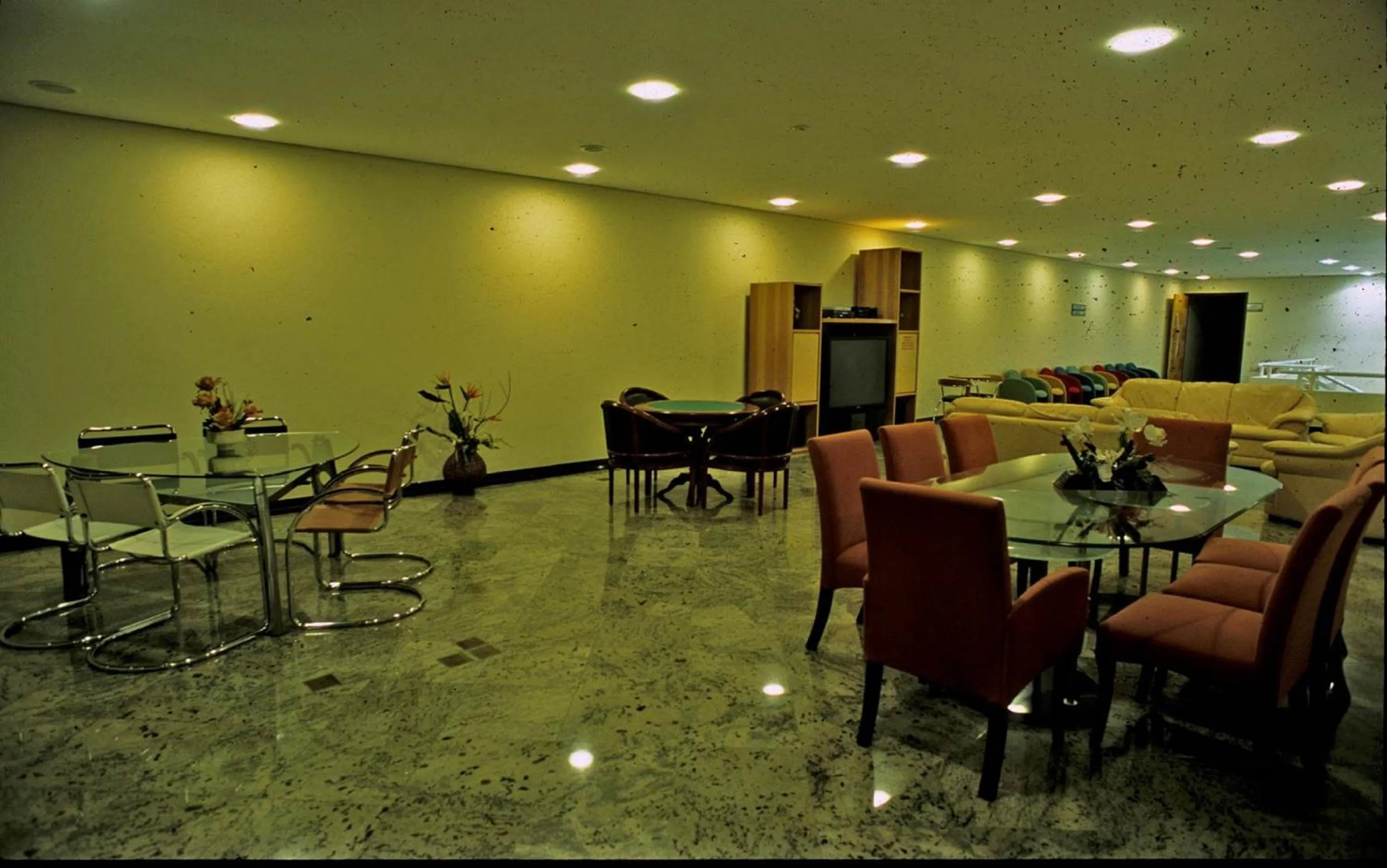 Communal lounge/ TV room in Hotel Aojesp