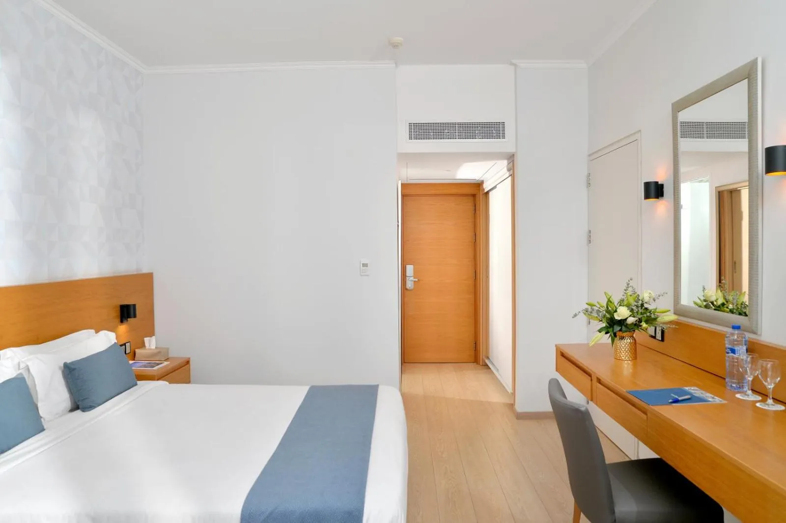 Bedroom, Bed in Ajax Hotel