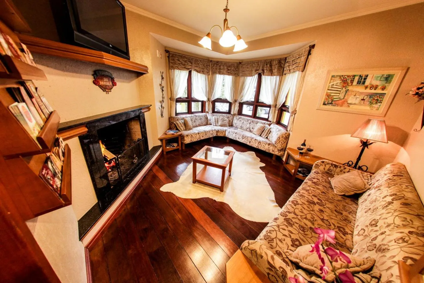 Communal lounge/ TV room, Bed in Pousada Das Papoulas