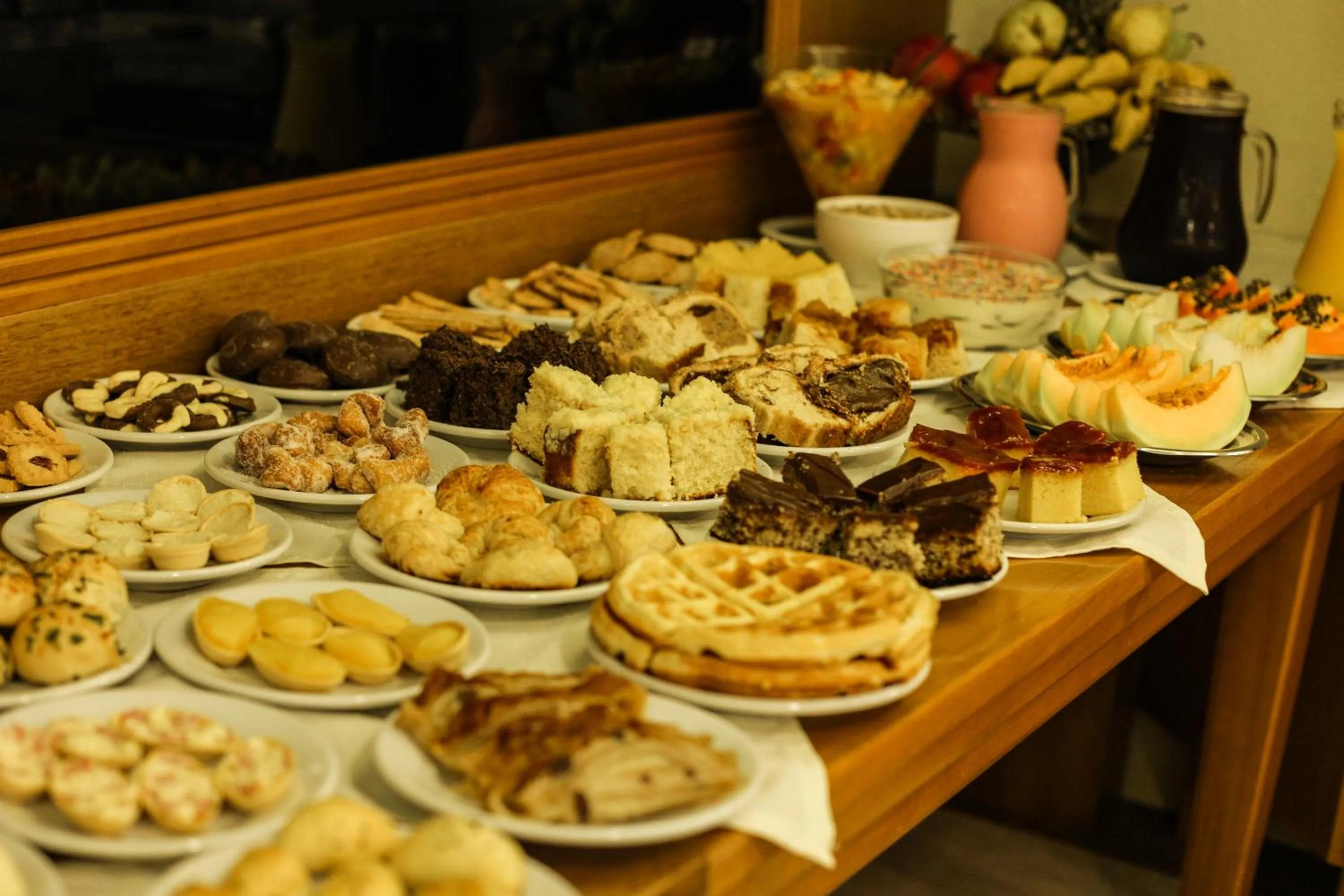 Buffet breakfast in Pousada Das Papoulas