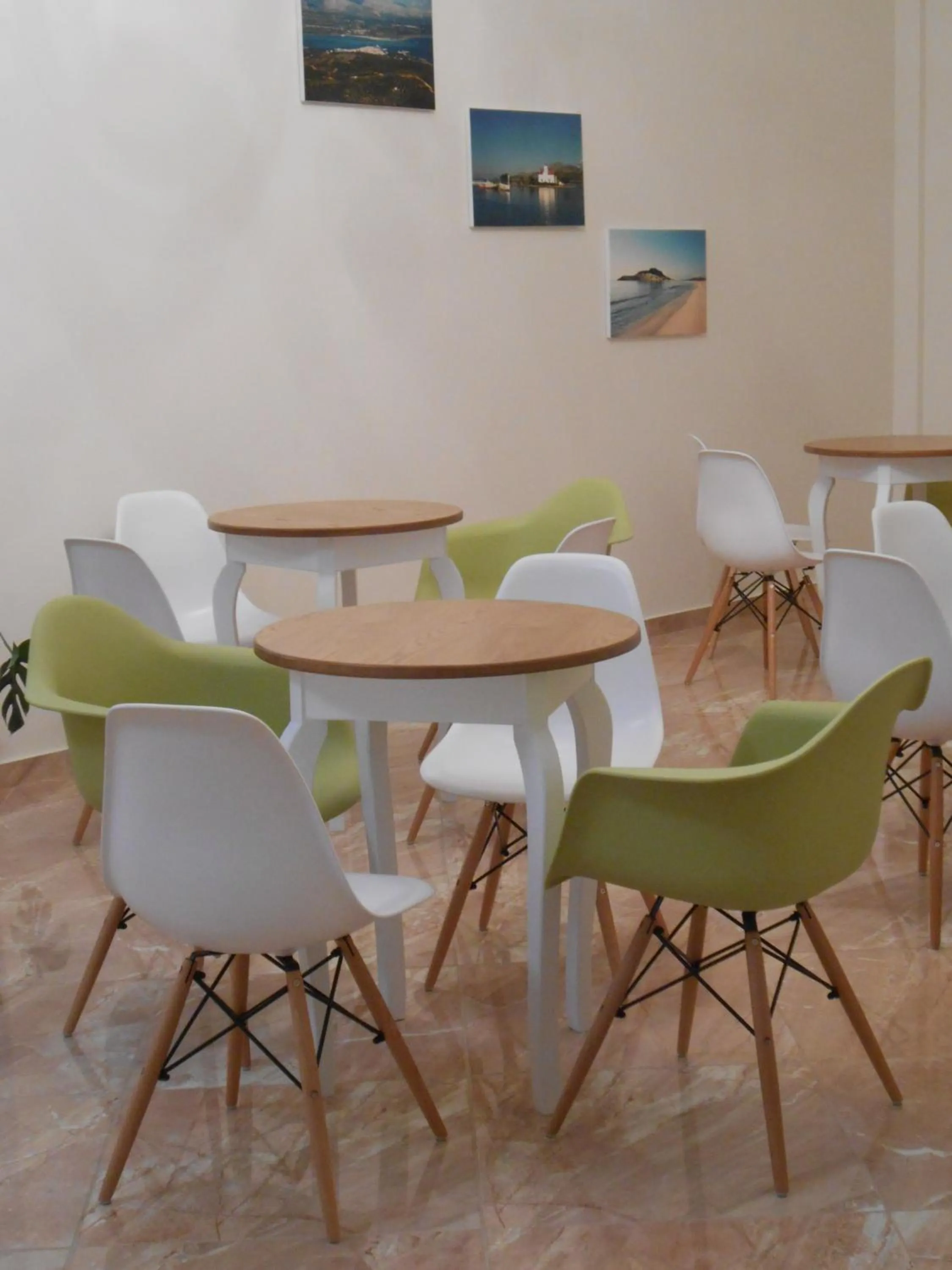 Restaurant/places to eat in Element Hotel