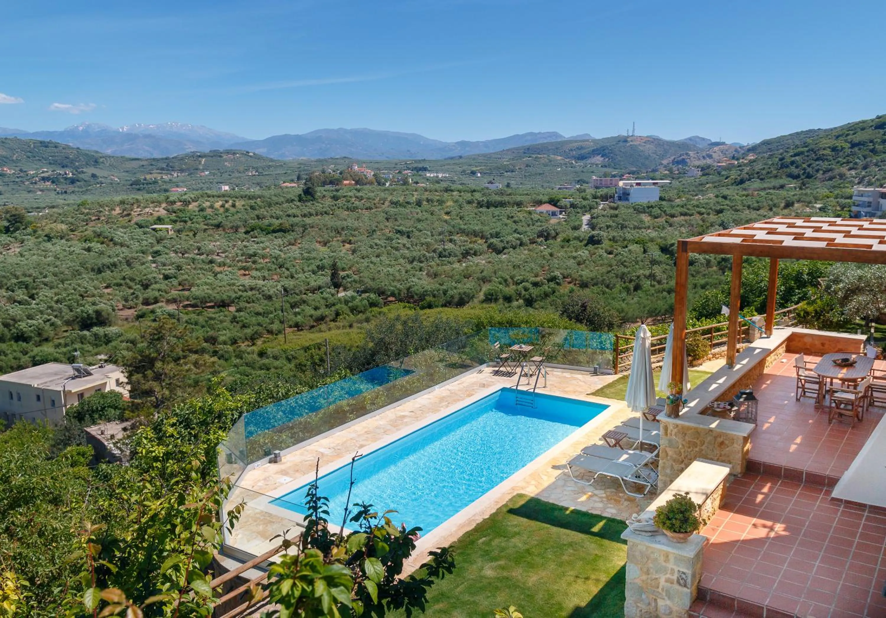 Swimming pool in Villa Panareti