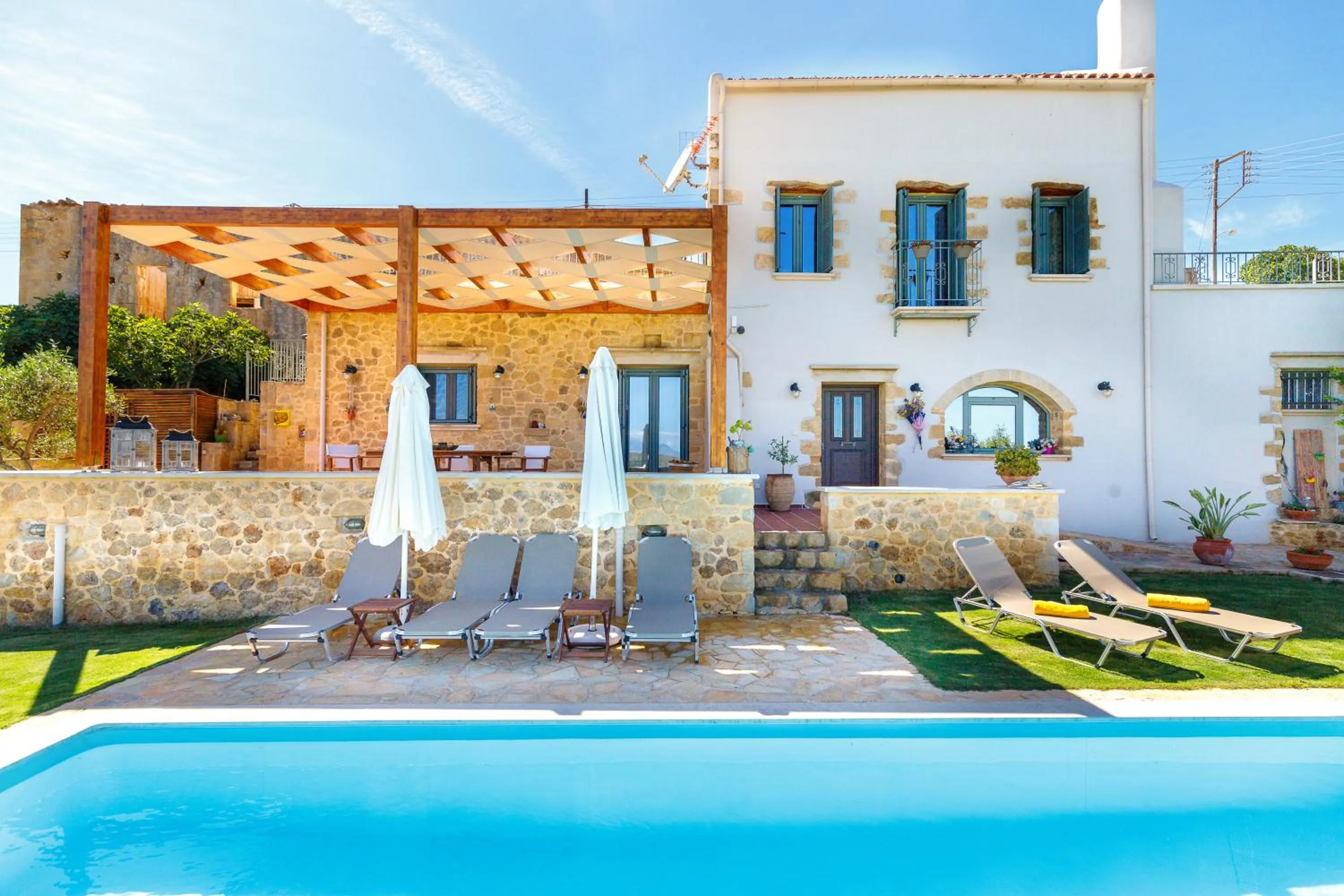 Property building in Villa Panareti