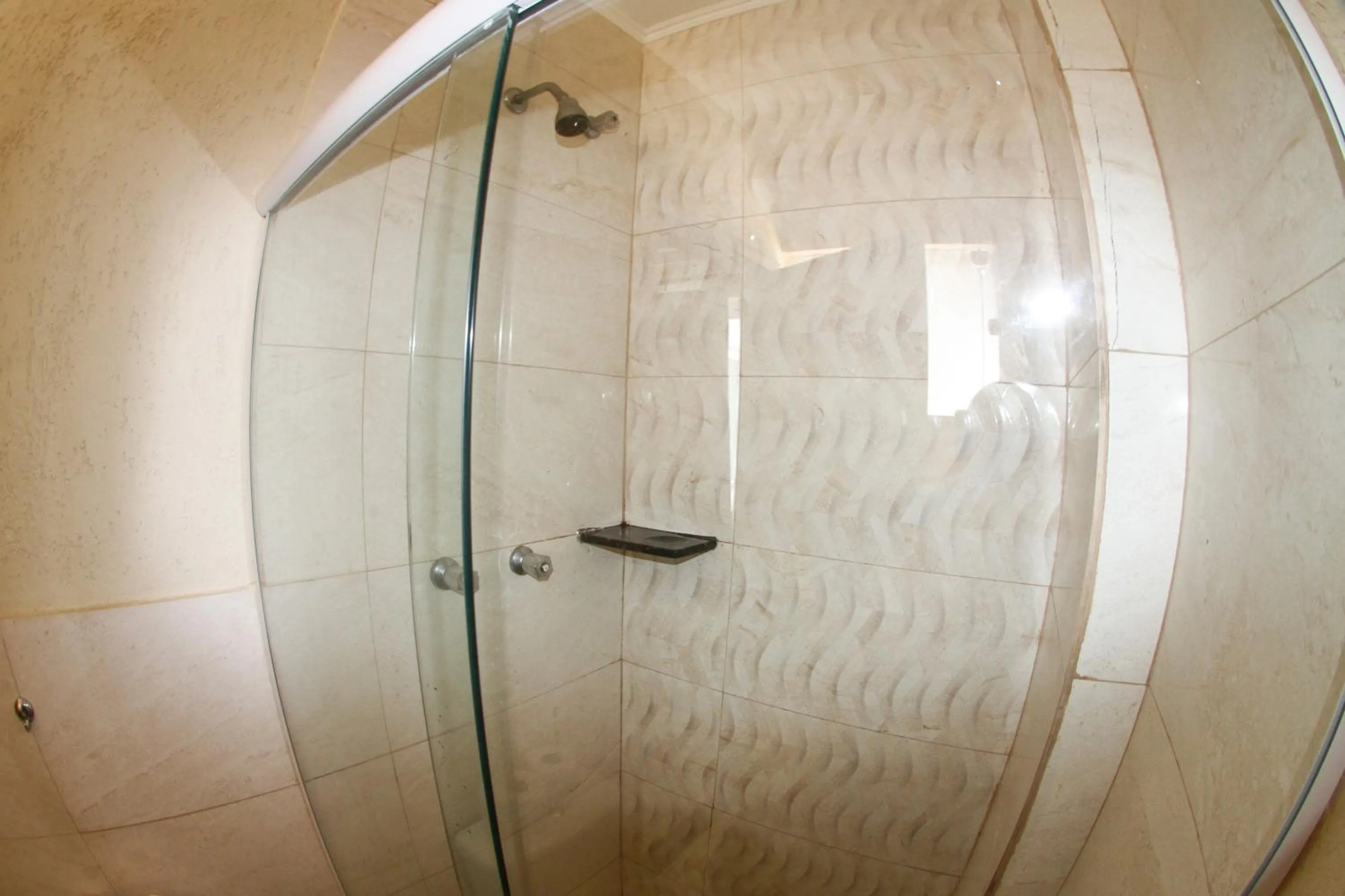 Shower in Hotel Maria da Fé