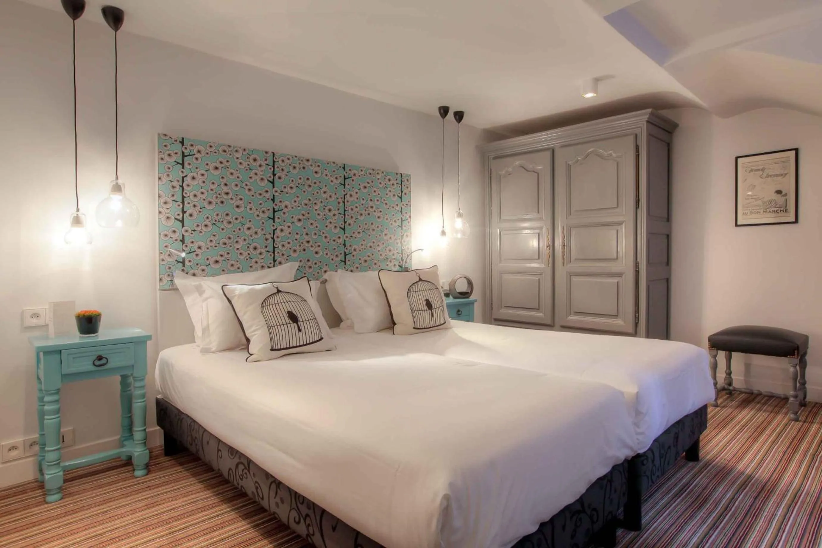 Bed in Hôtel Sèvres Saint Germain