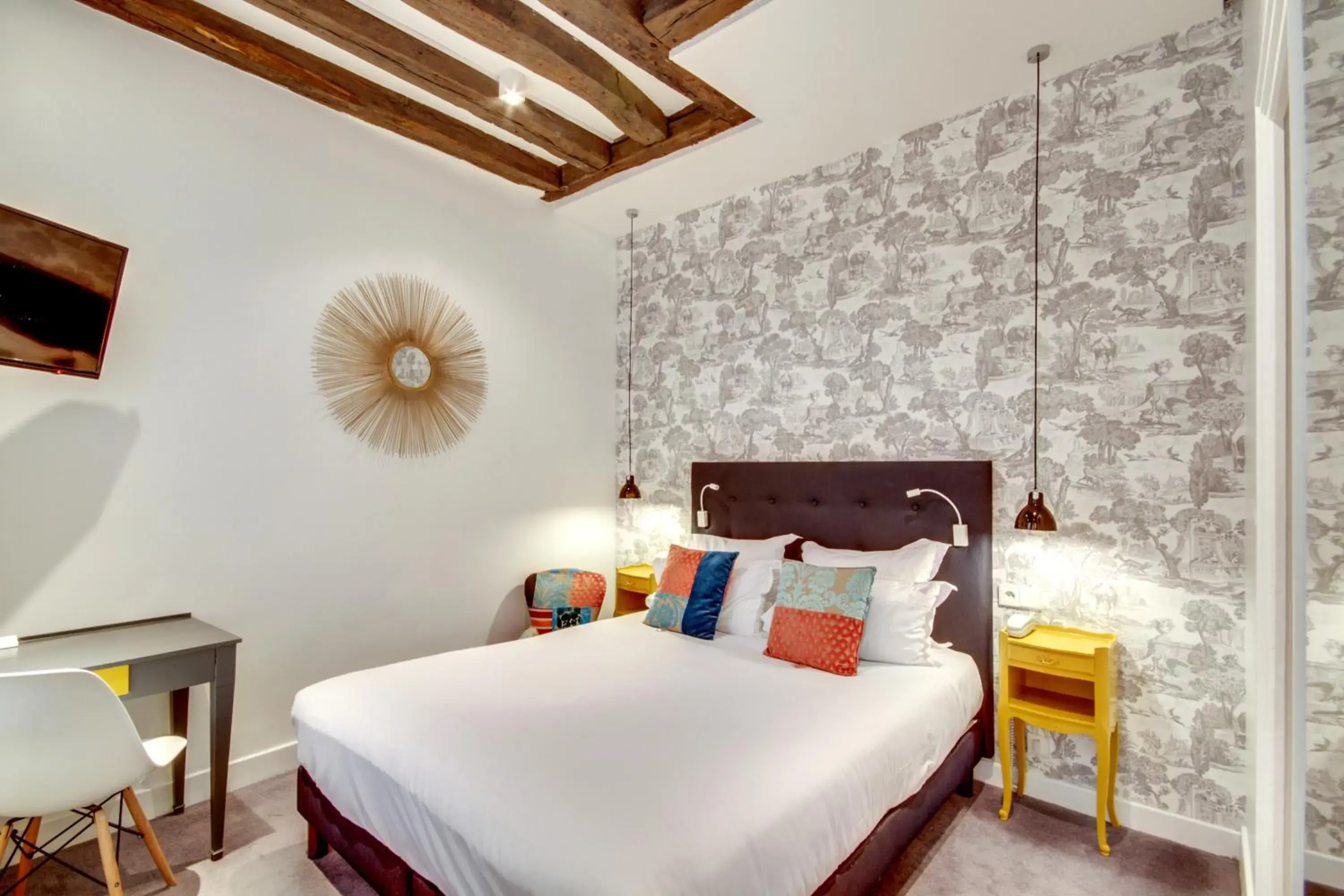 Bed in Hôtel Sèvres Saint Germain Bed in Hôtel Sèvres Saint Germain