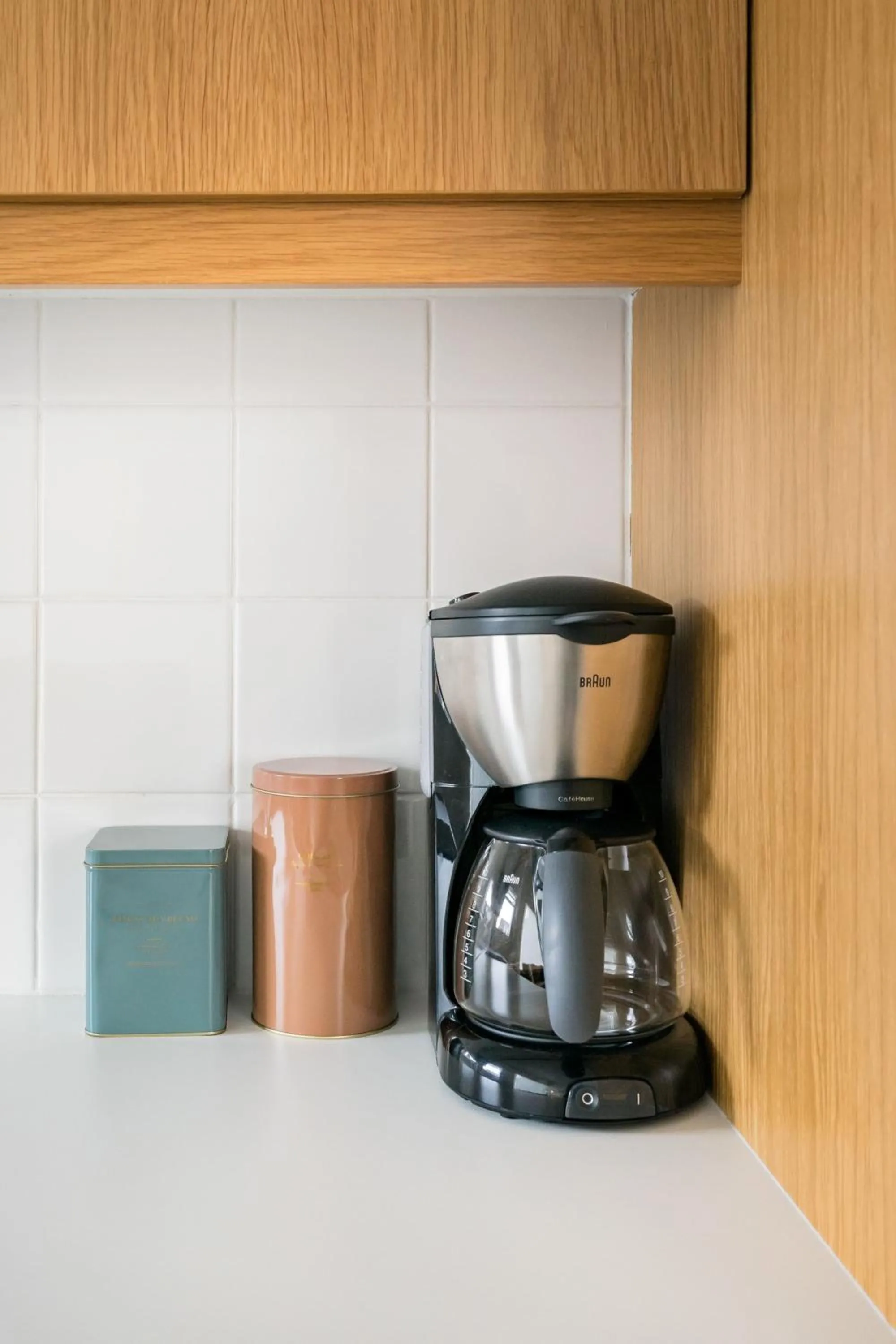 Coffee/tea facilities in Nes Residence