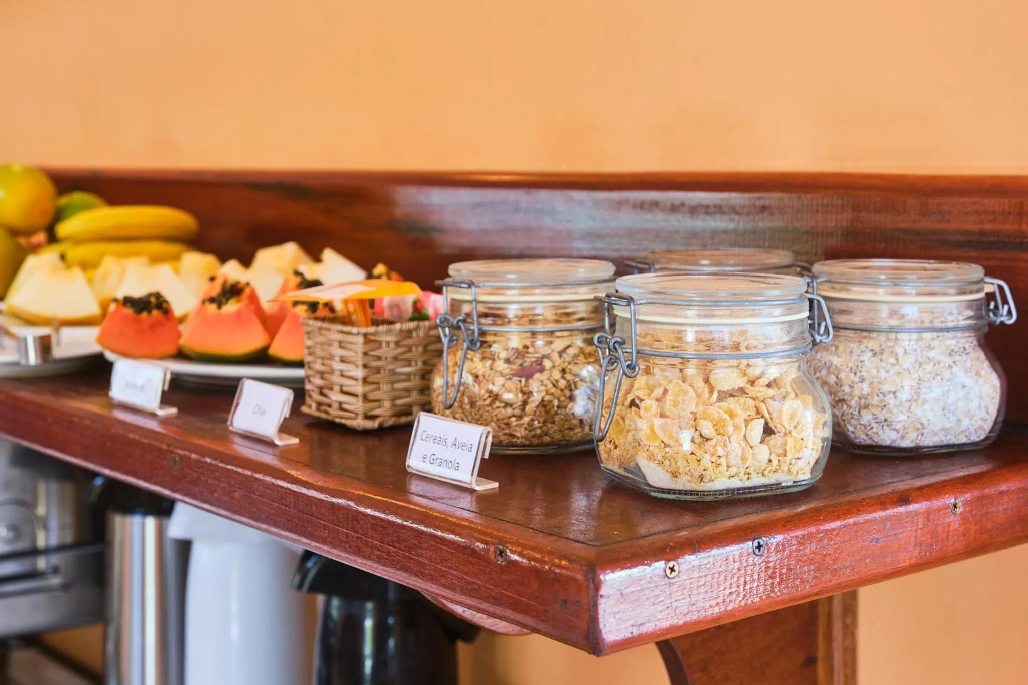 Buffet breakfast in Pousada Recanto Montecarlo