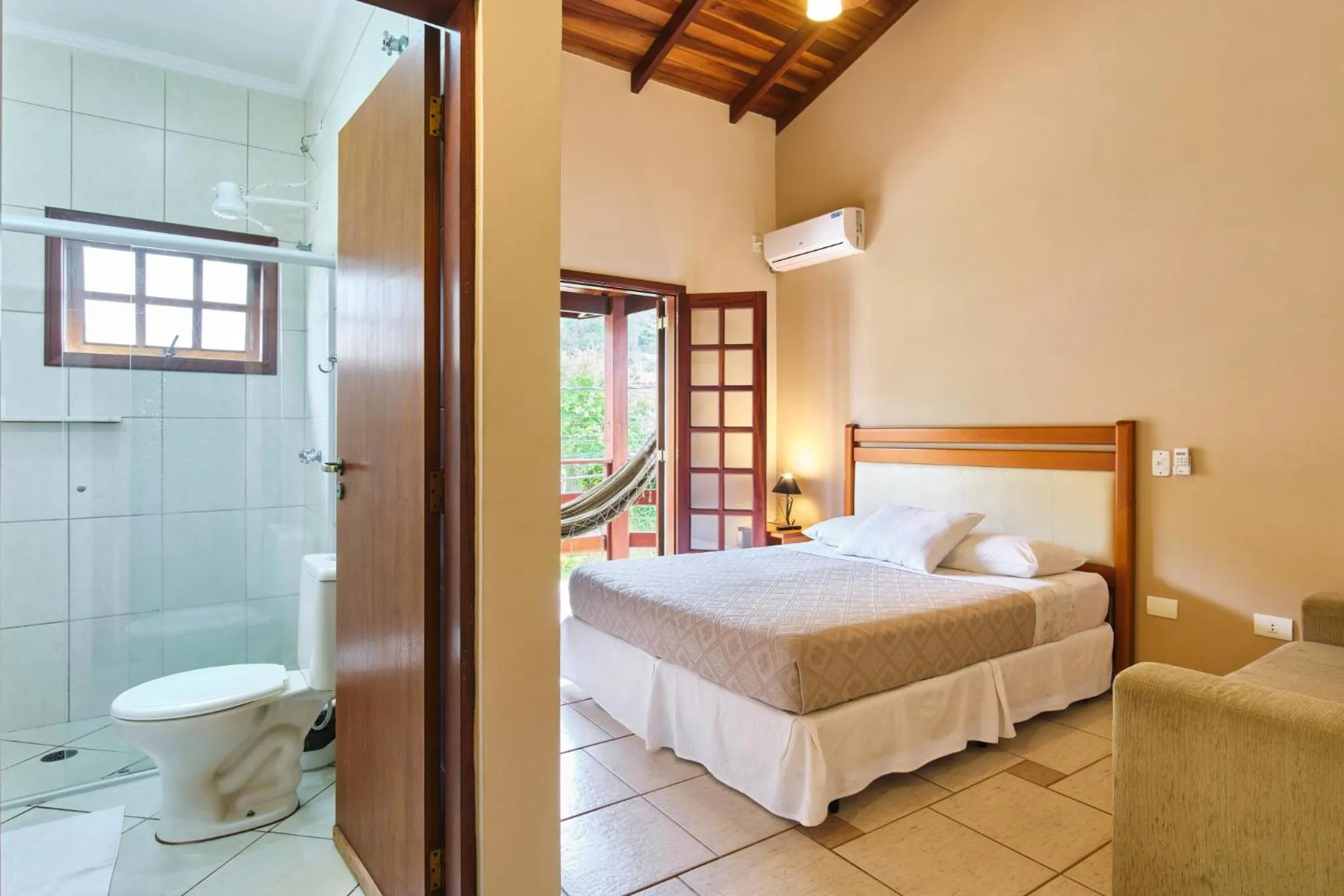 Bathroom, Bed in Pousada Recanto Montecarlo