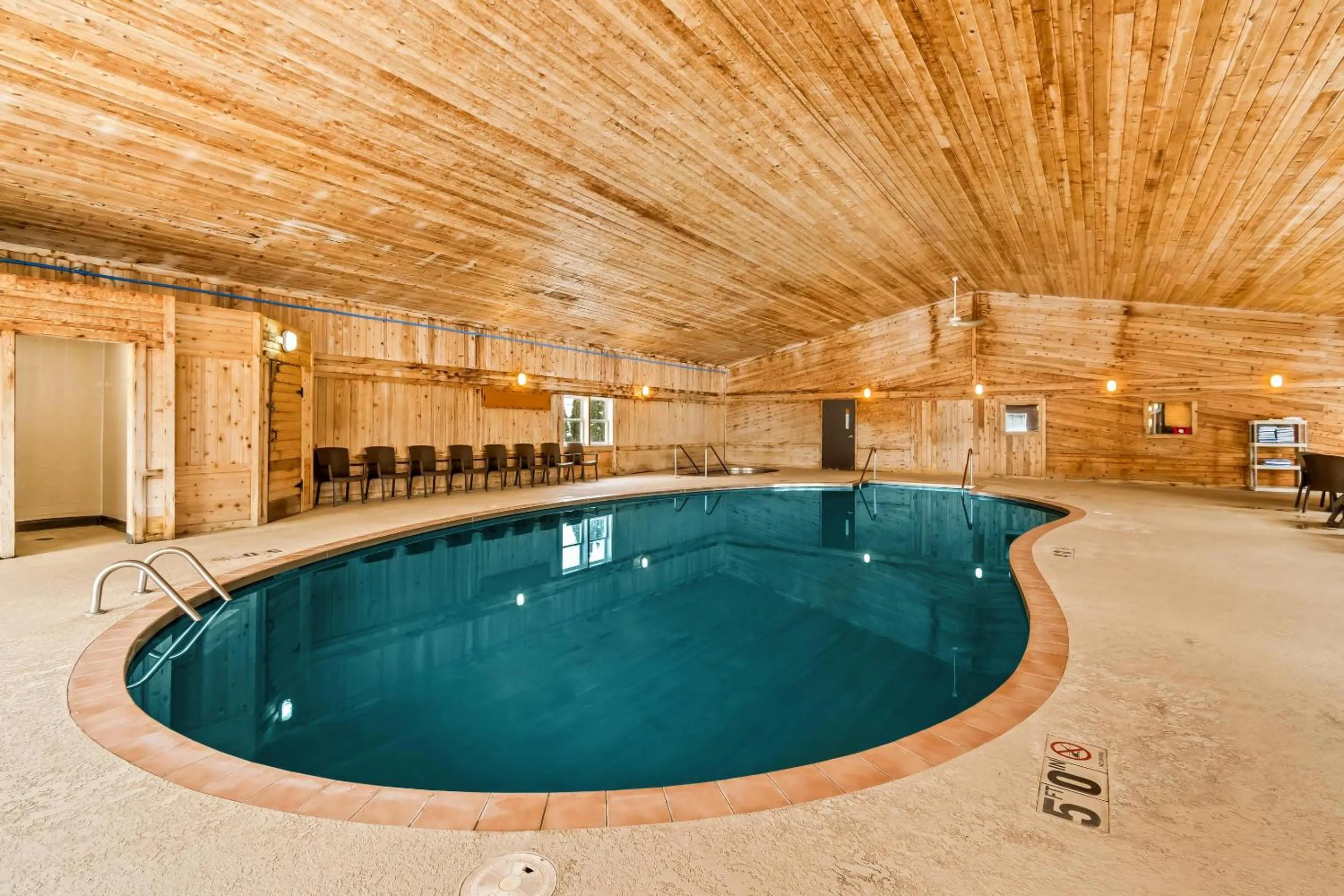 Swimming pool in Quality Inn Superior - Duluth