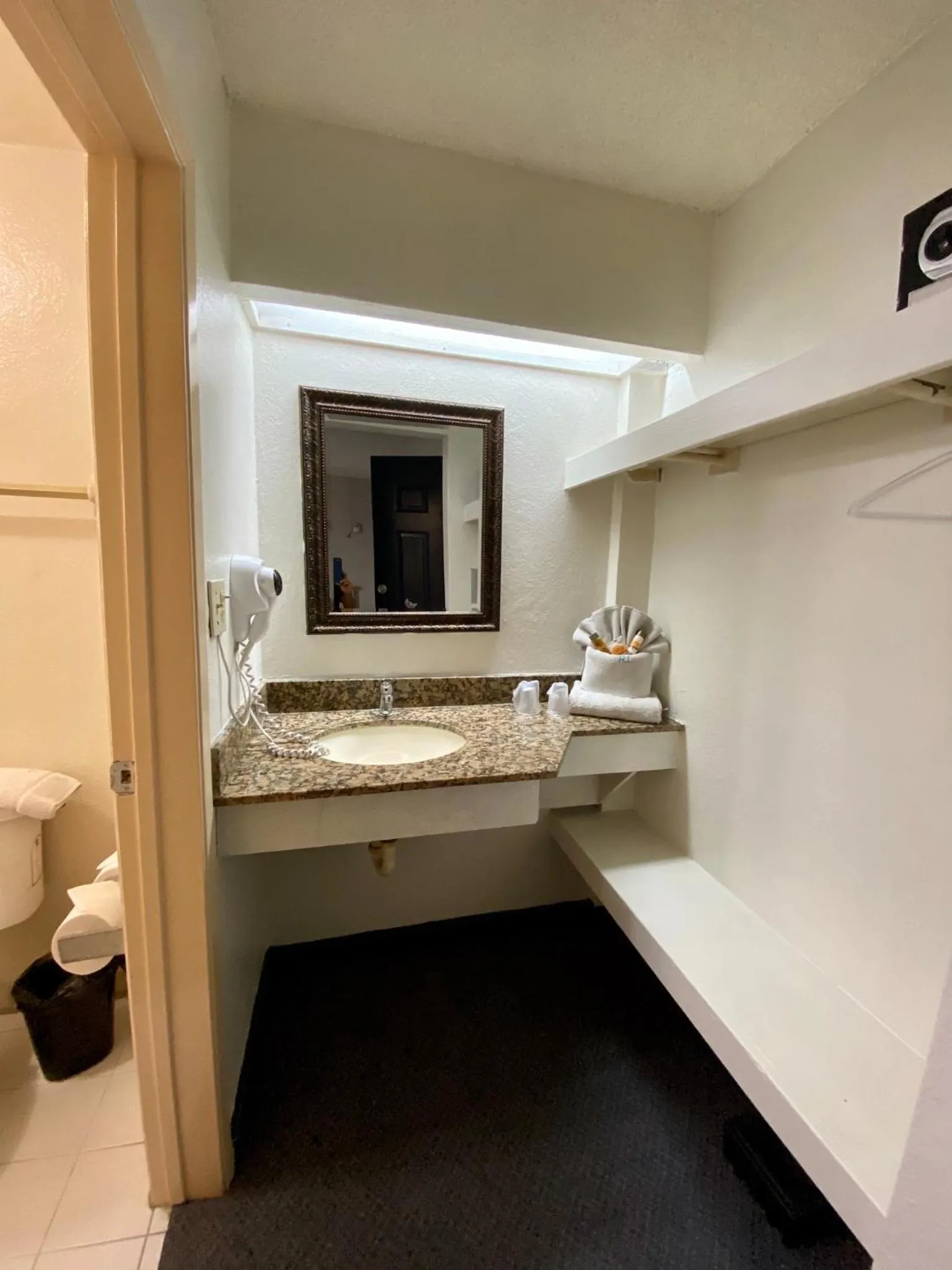 Bathroom in Hotel Paris