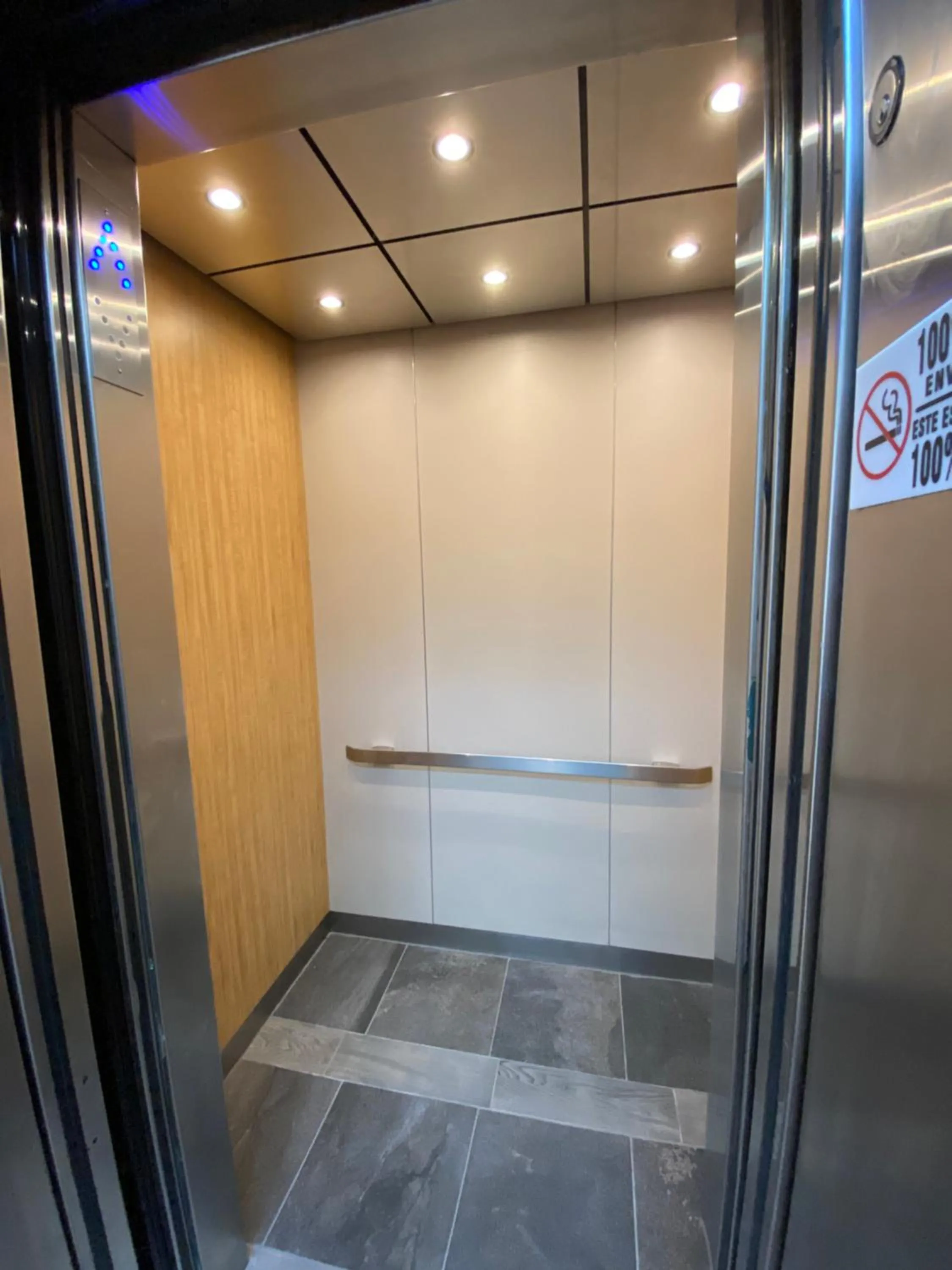 Property building in Hotel Paris