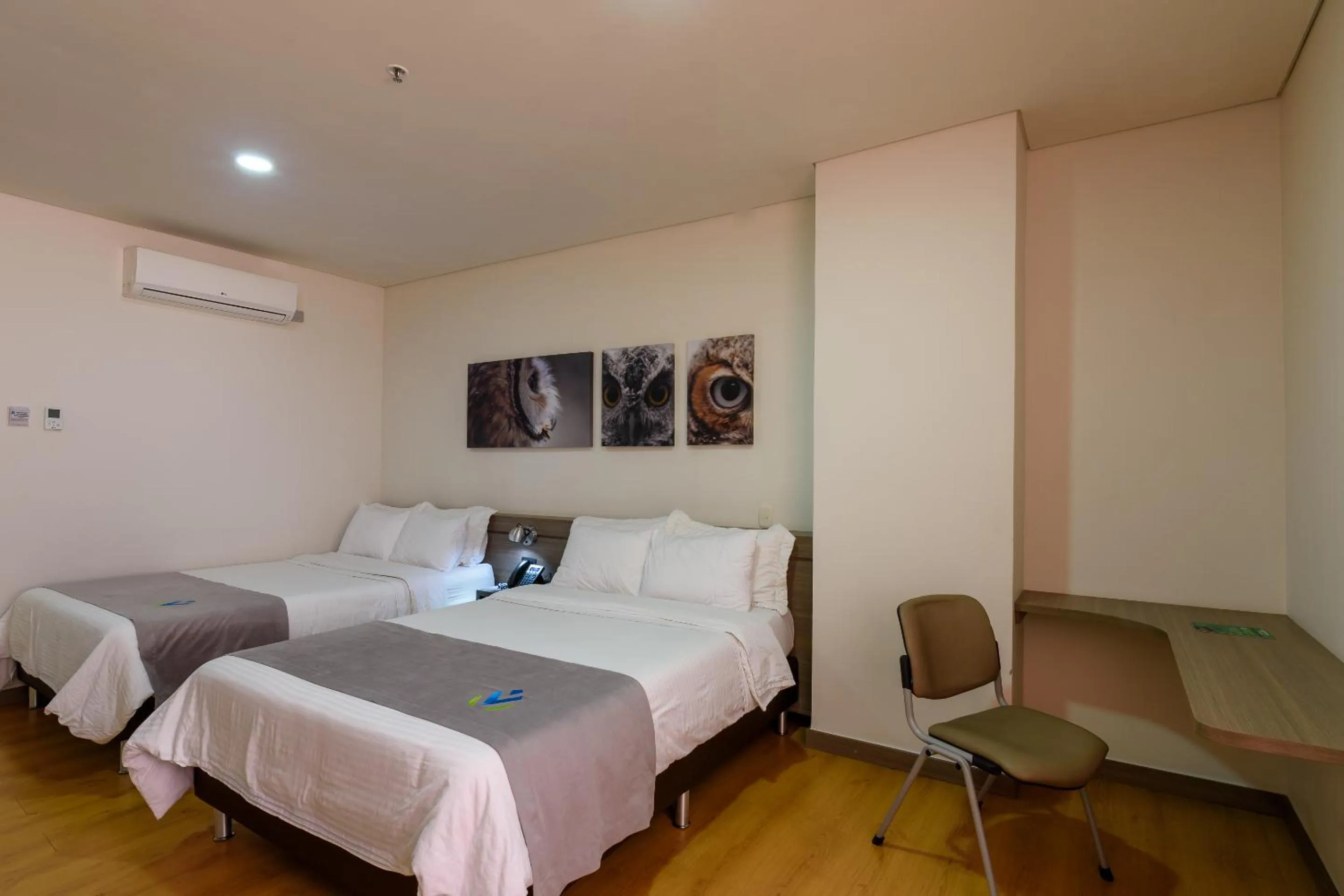 Photo of the whole room, Bed in Hotel Vivre