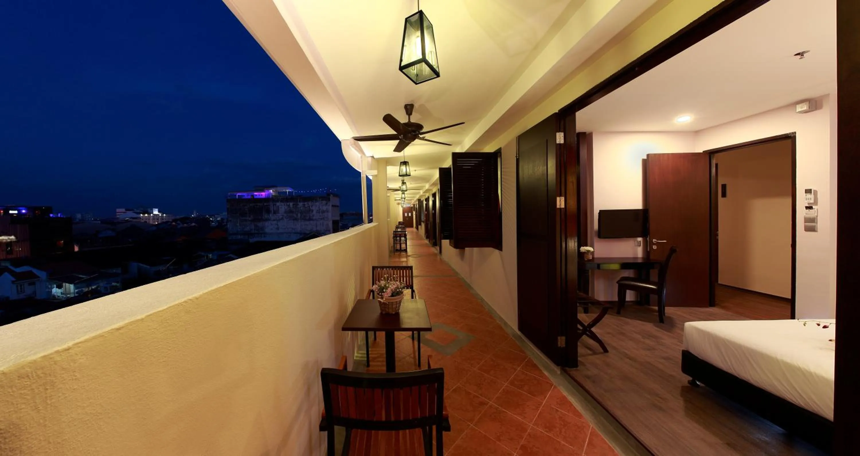 Night, Bed in Kimberley Hotel Georgetown