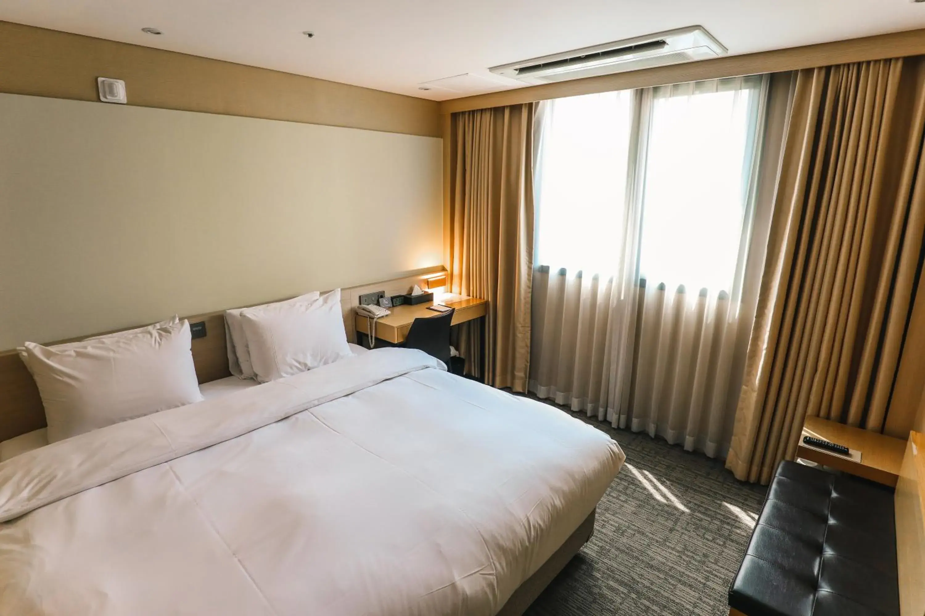 Bed in ON City Hotel Bed in ON City Hotel