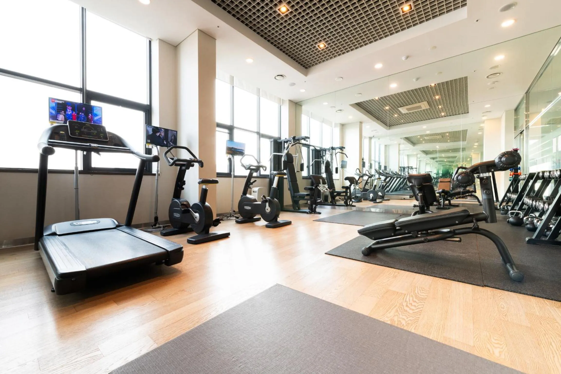 Fitness centre/facilities in ON City Hotel
