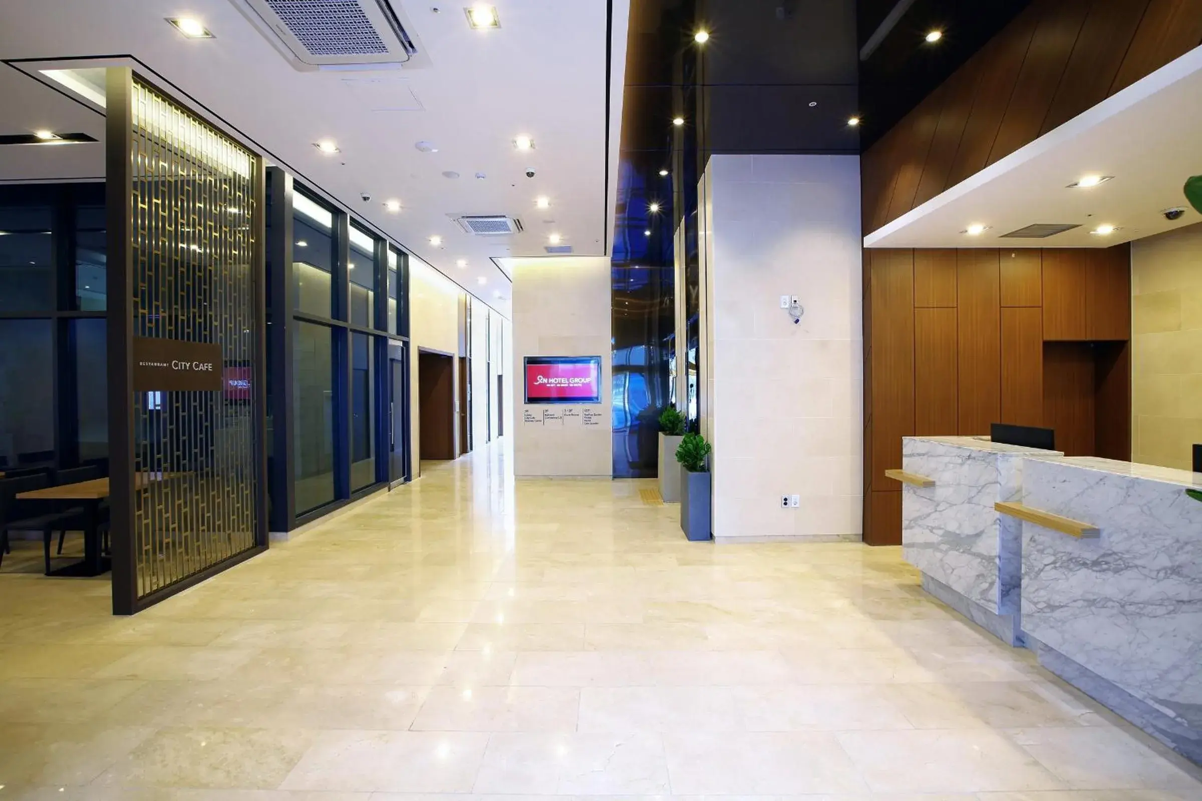 Facade/entrance in ON City Hotel Facade/entrance in ON City Hotel