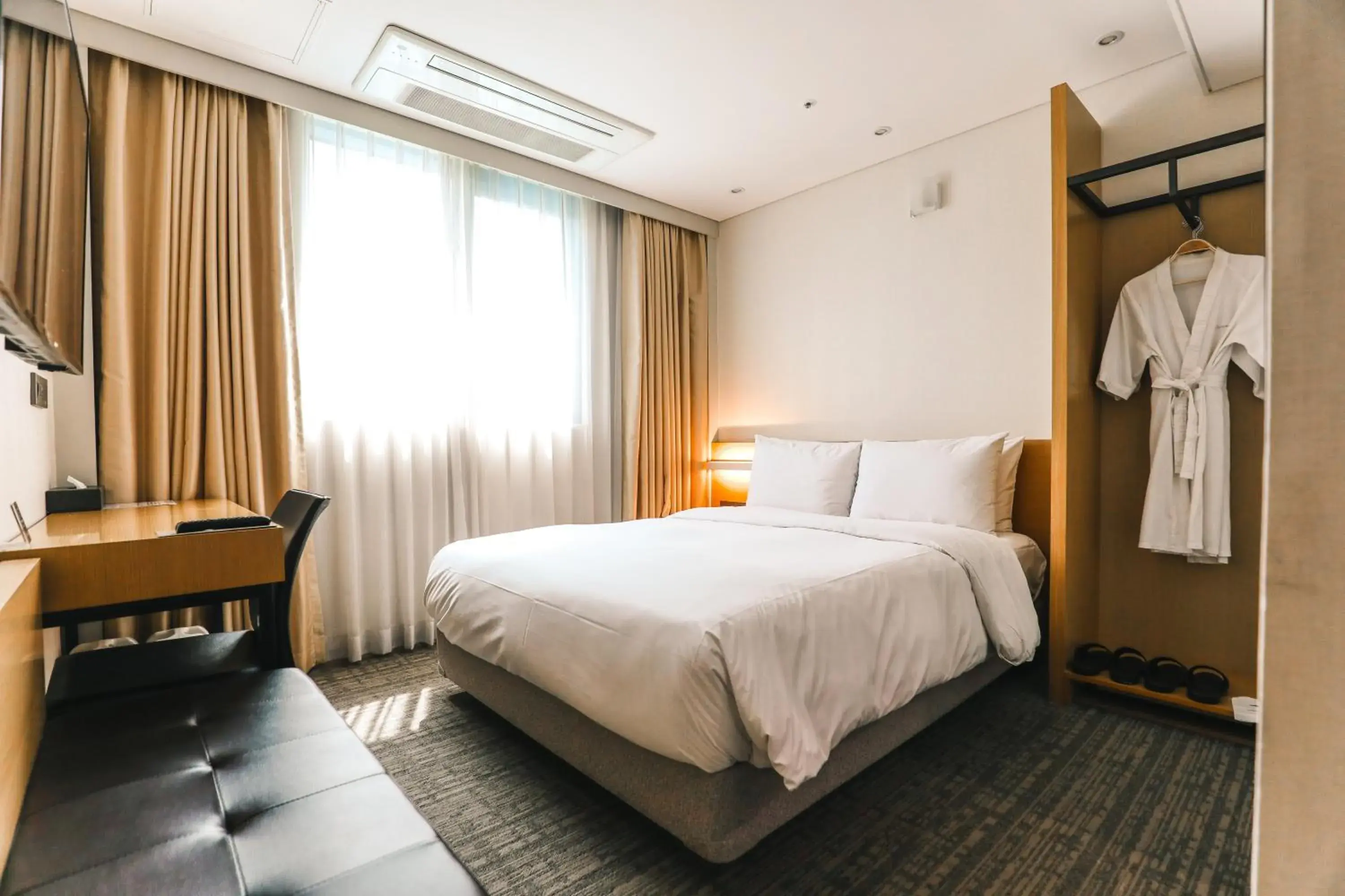 Bed in ON City Hotel Bed in ON City Hotel