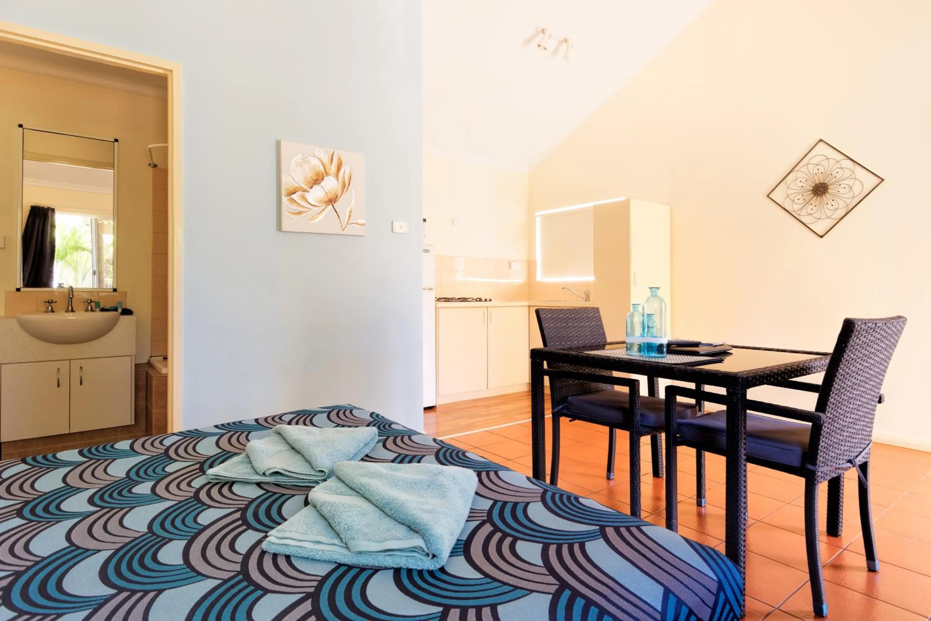 Dining area, Bed in RAC Cable Beach Holiday Park