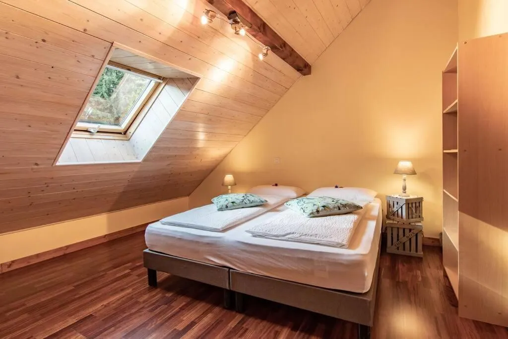 Bed in B&B Le Sourire du Lac