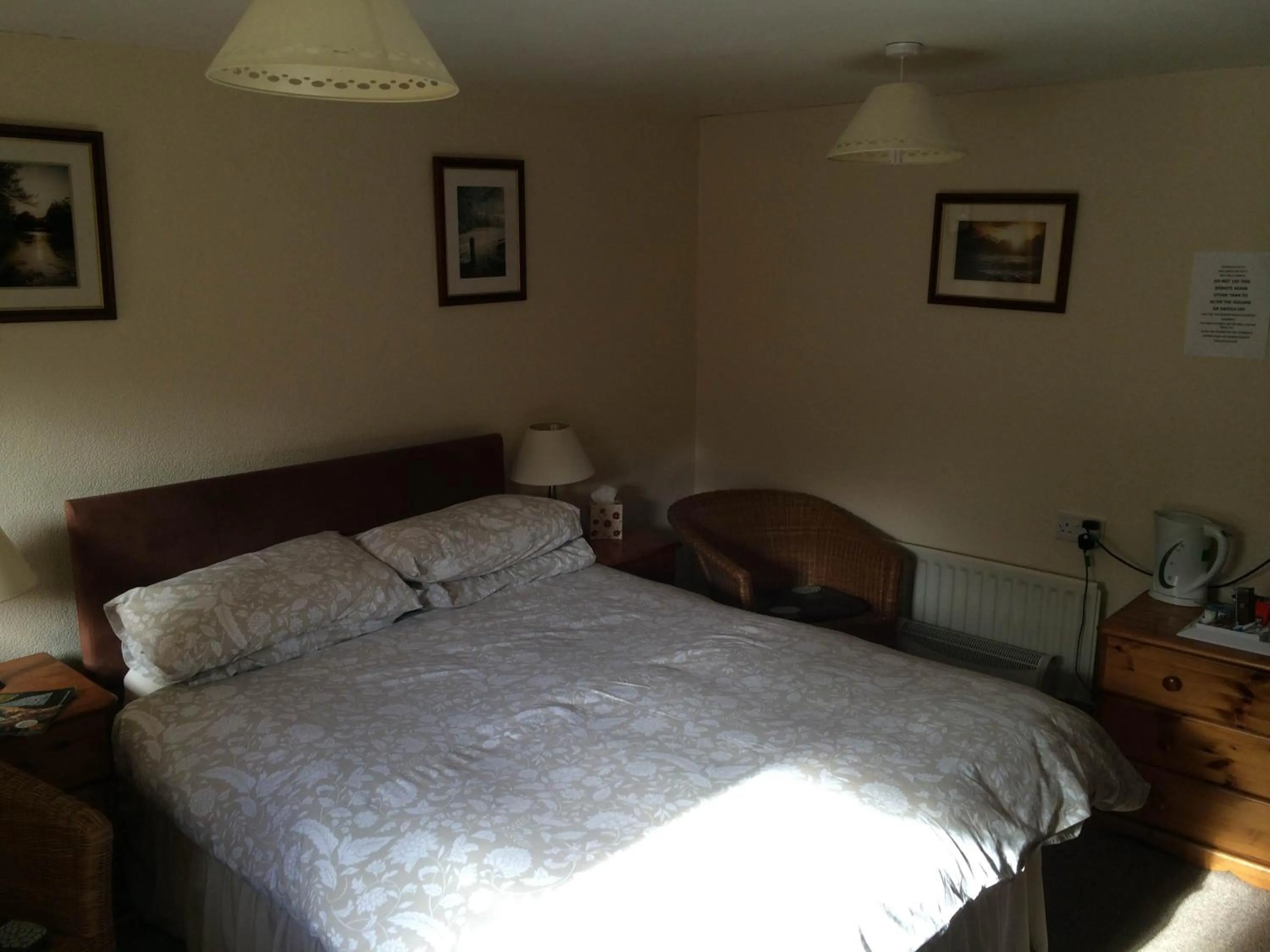 Photo of the whole room, Bed in The Fox & Hounds Inn