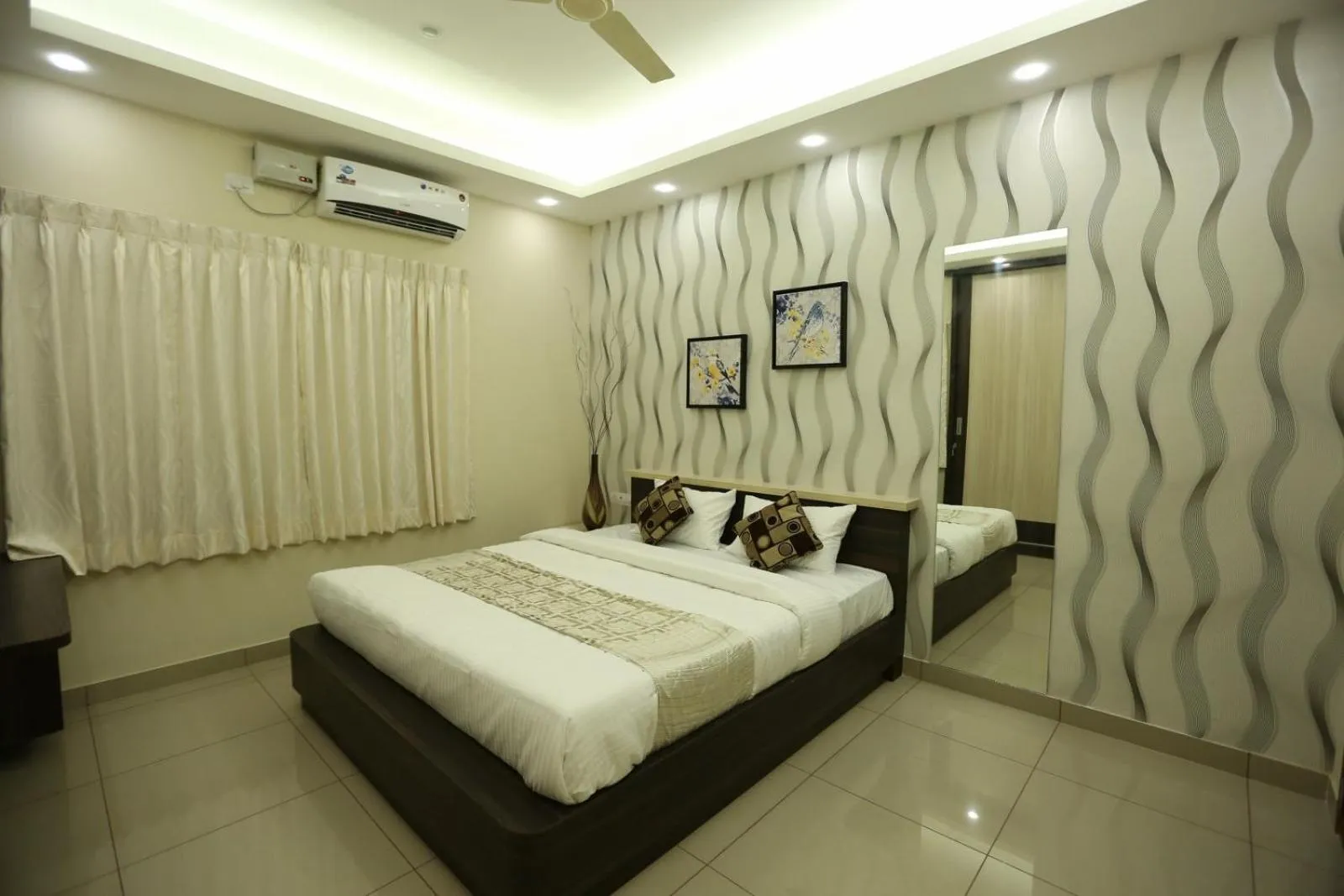 Bedroom, Bed in Benaka Suites