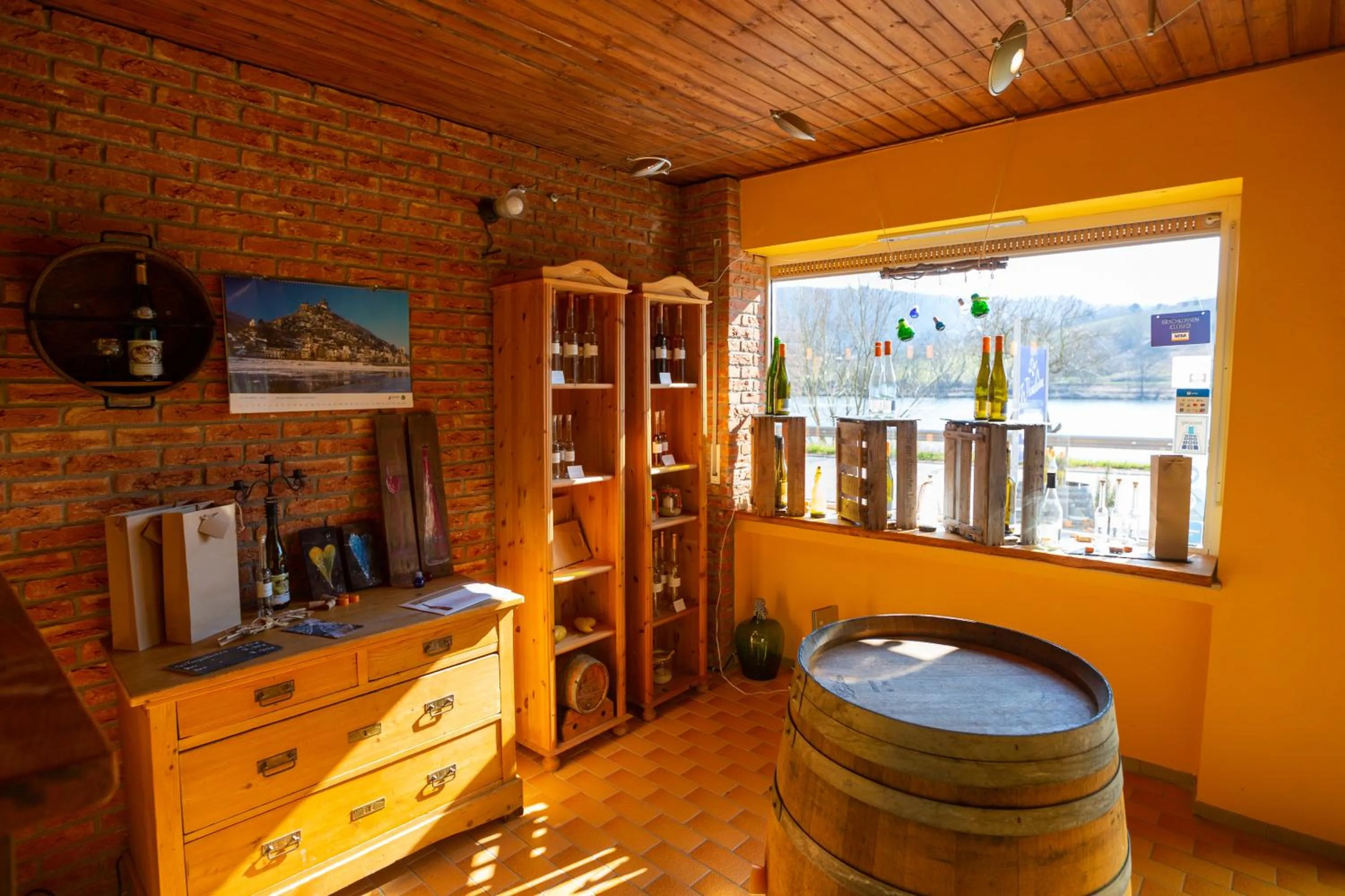 Food and drinks in Der Weinladen