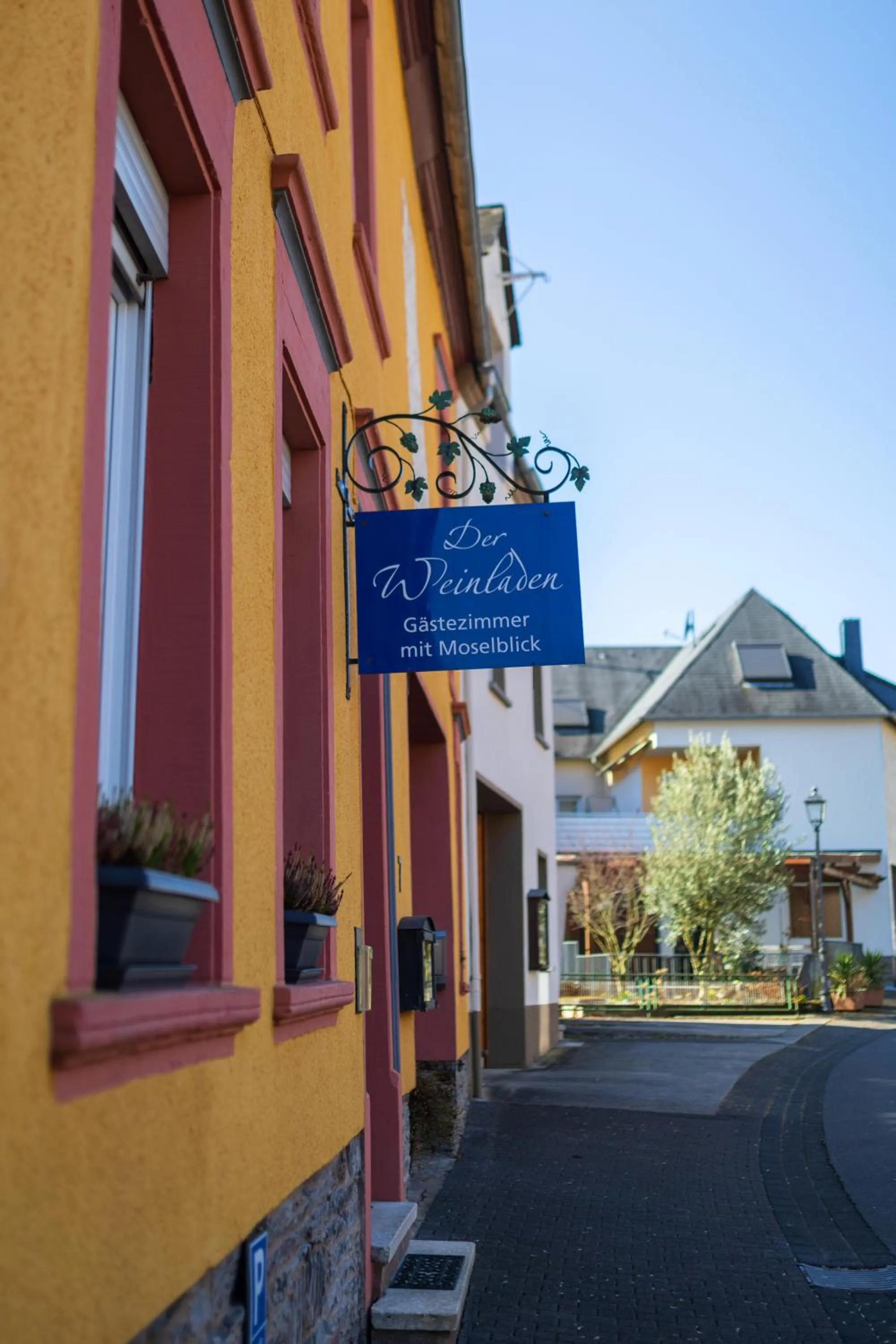 Property building in Der Weinladen
