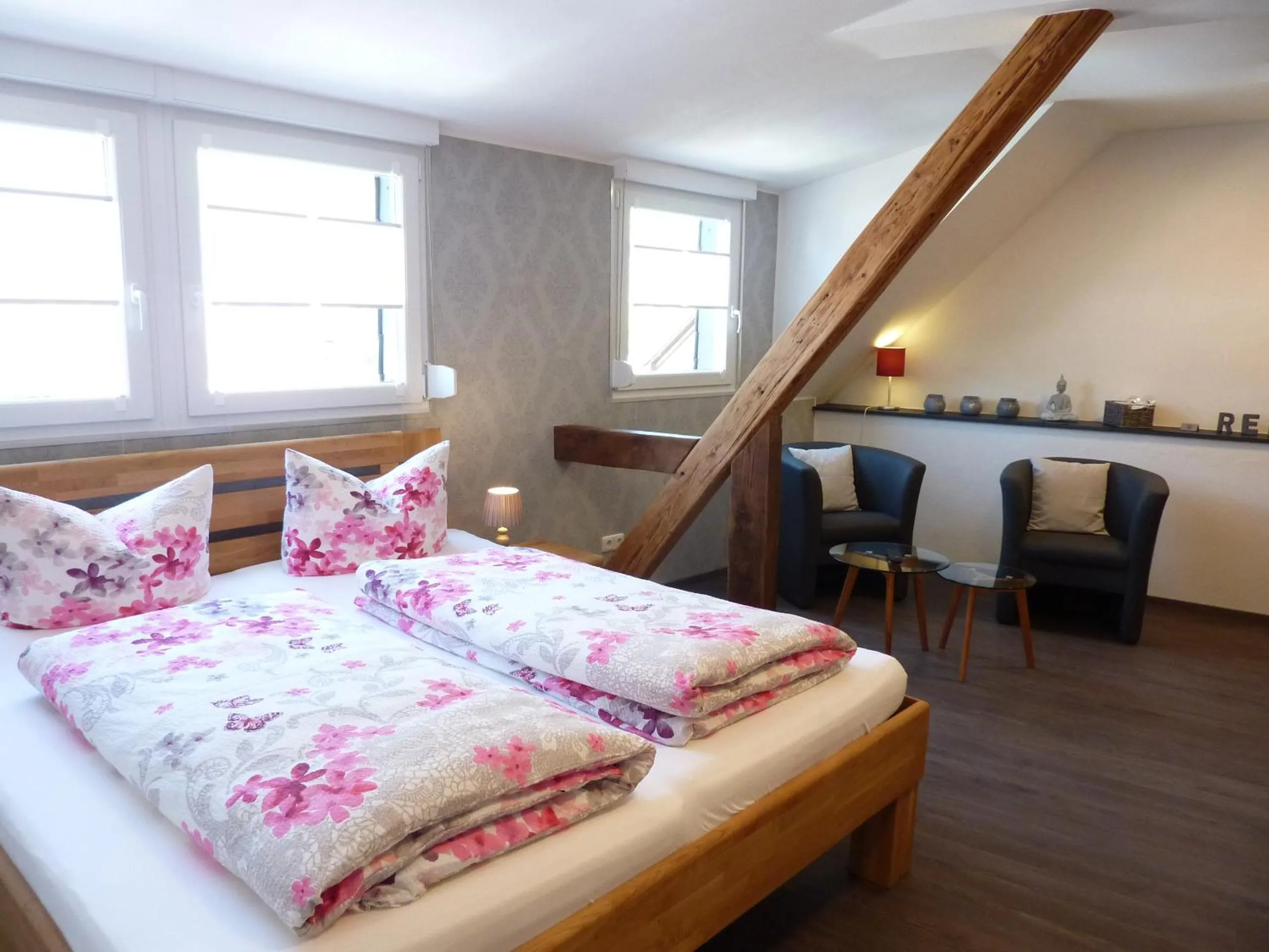 Photo of the whole room, Bed in Der Weinladen