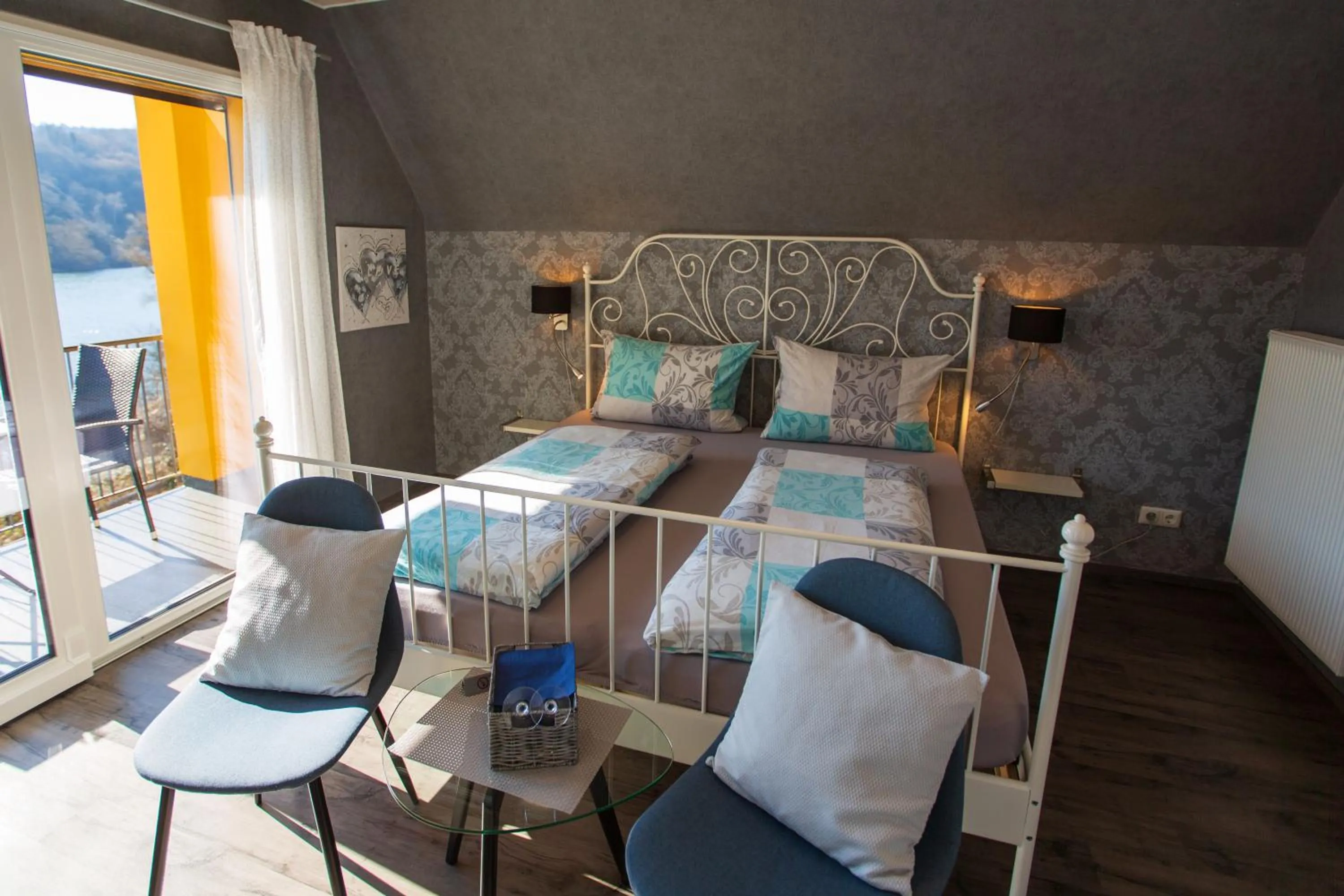 Photo of the whole room, Bed in Der Weinladen