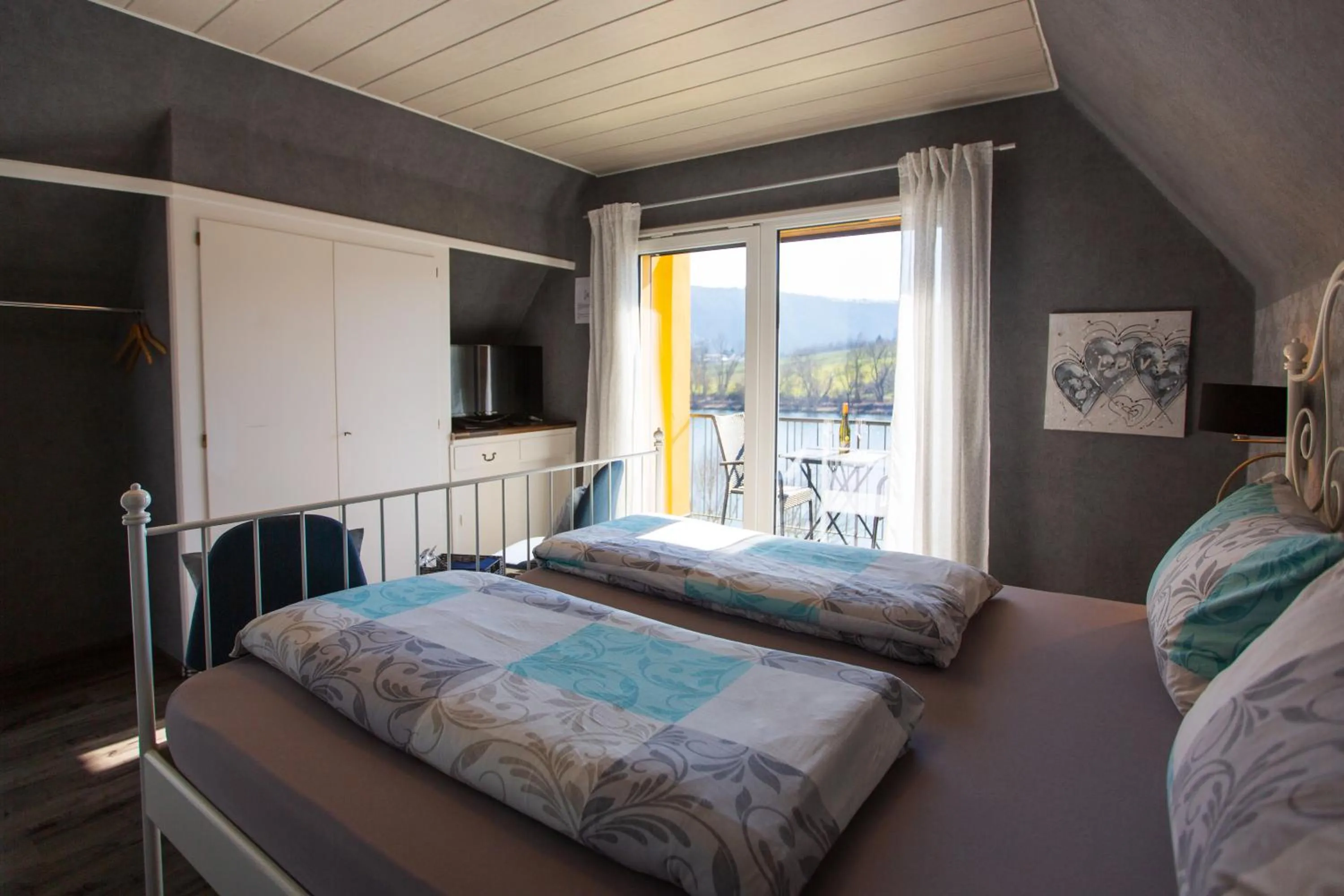 Photo of the whole room, Bed in Der Weinladen