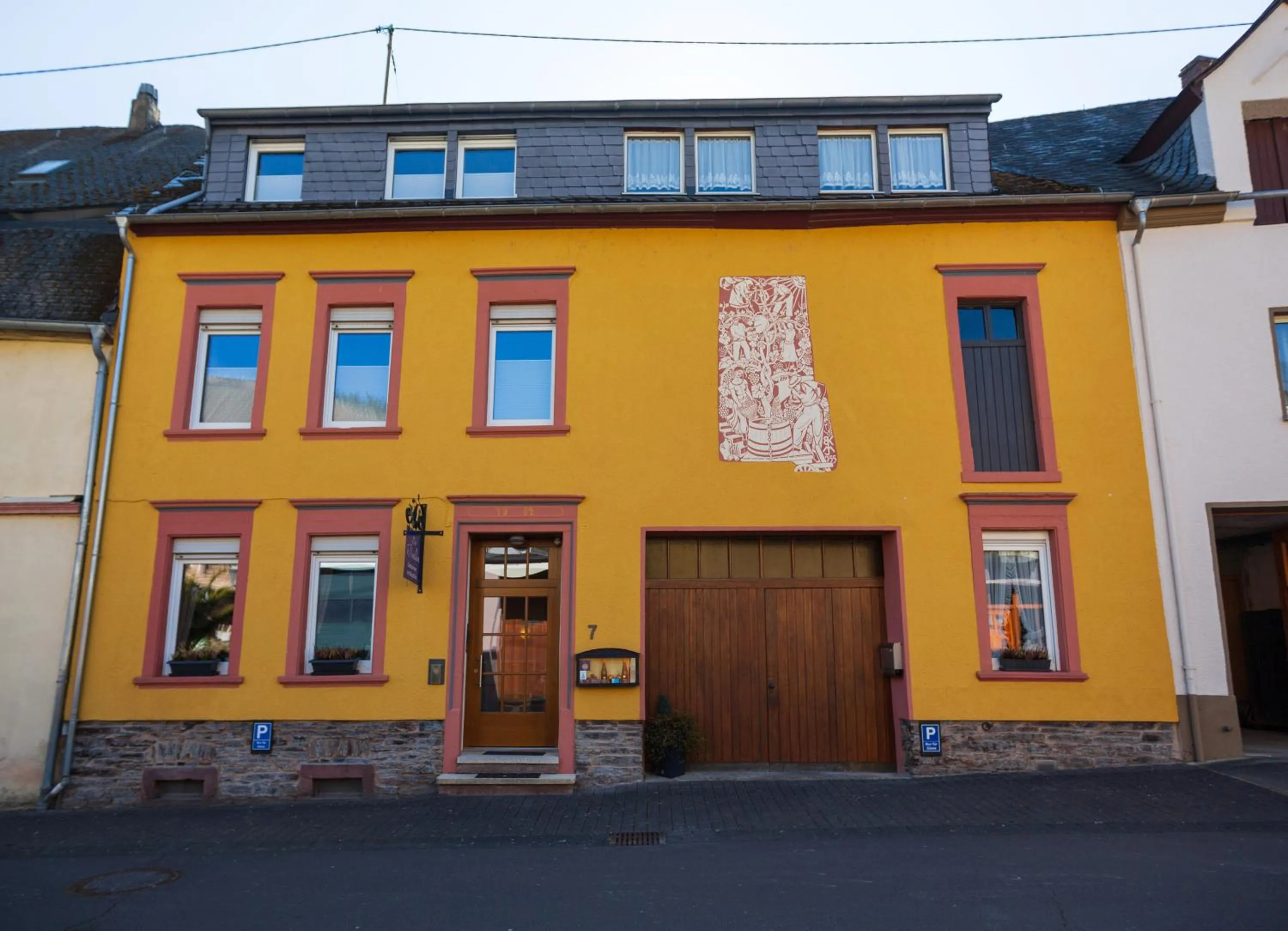 Property building in Der Weinladen