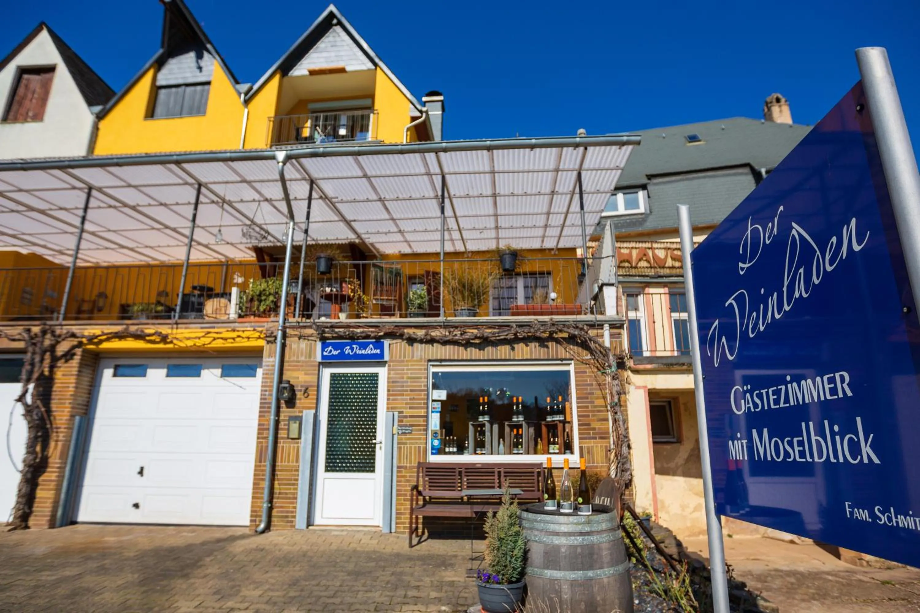 Property building in Der Weinladen