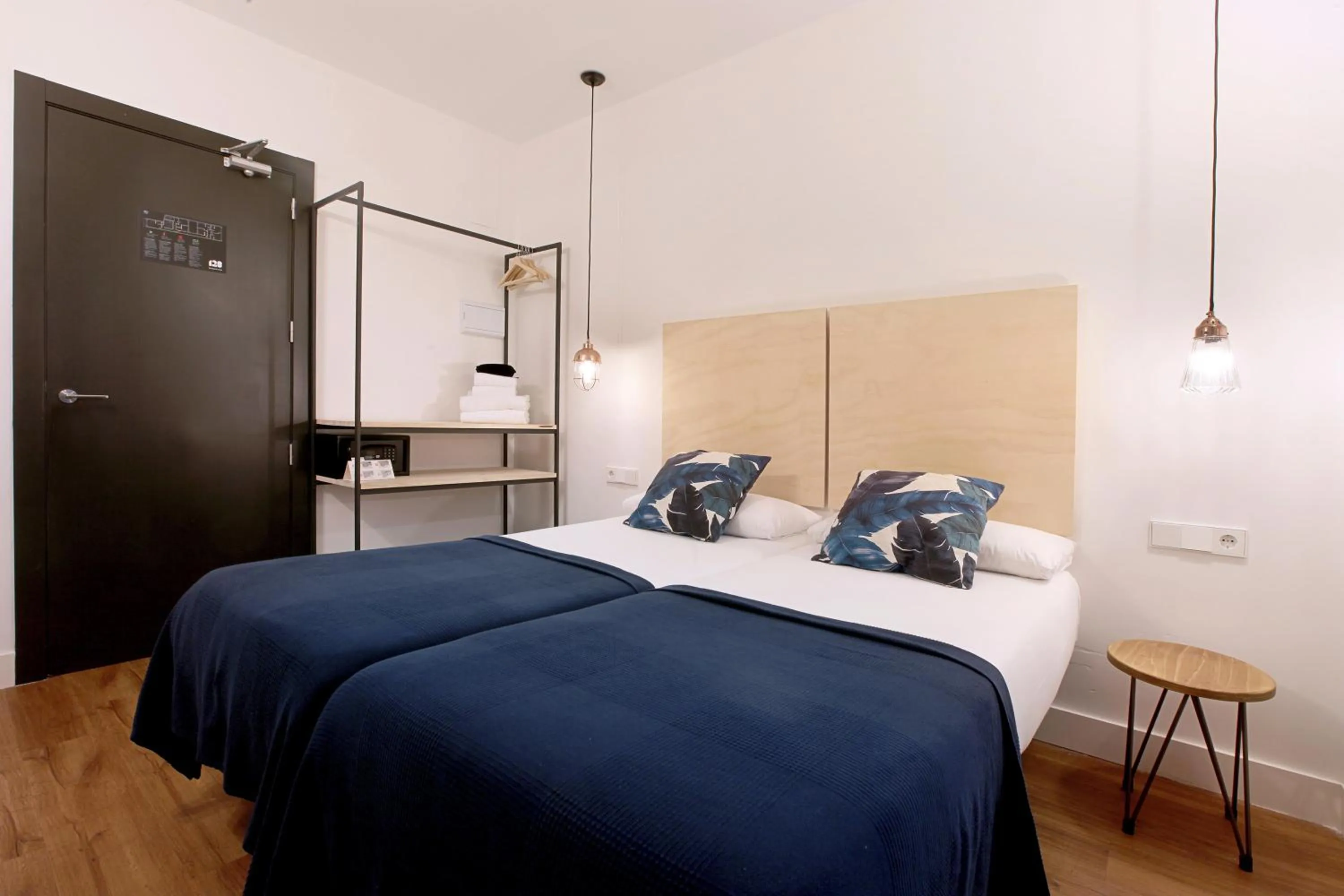 Photo of the whole room, Bed in Magatzem 128