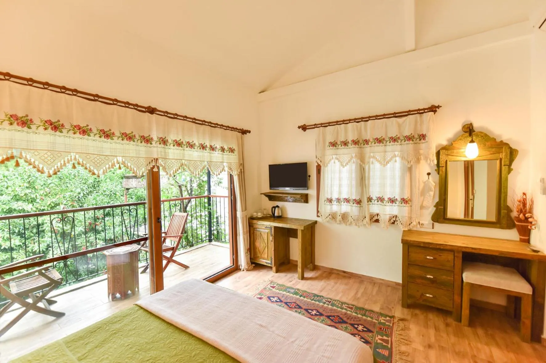 Photo of the whole room, Bed in Pyramid Boutique Hotel