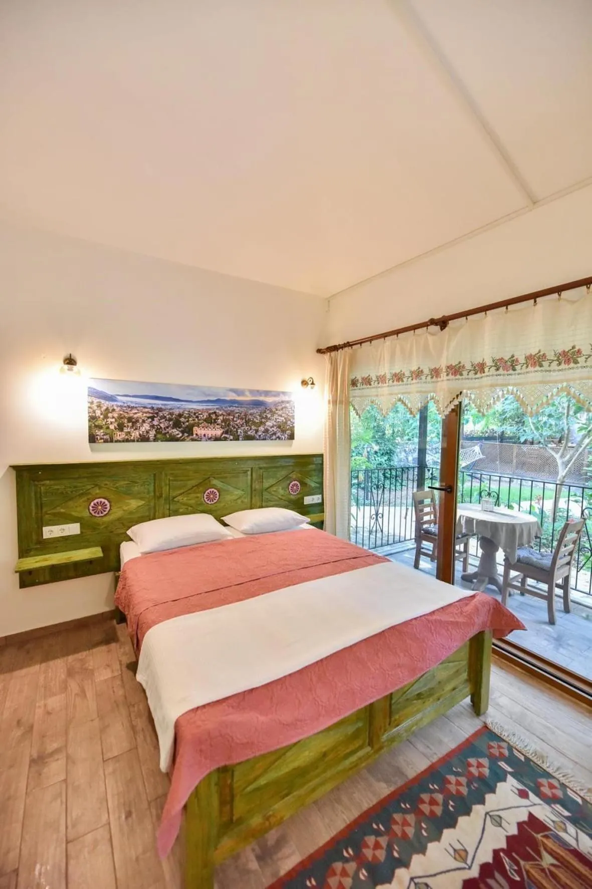 Photo of the whole room, Bed in Pyramid Boutique Hotel