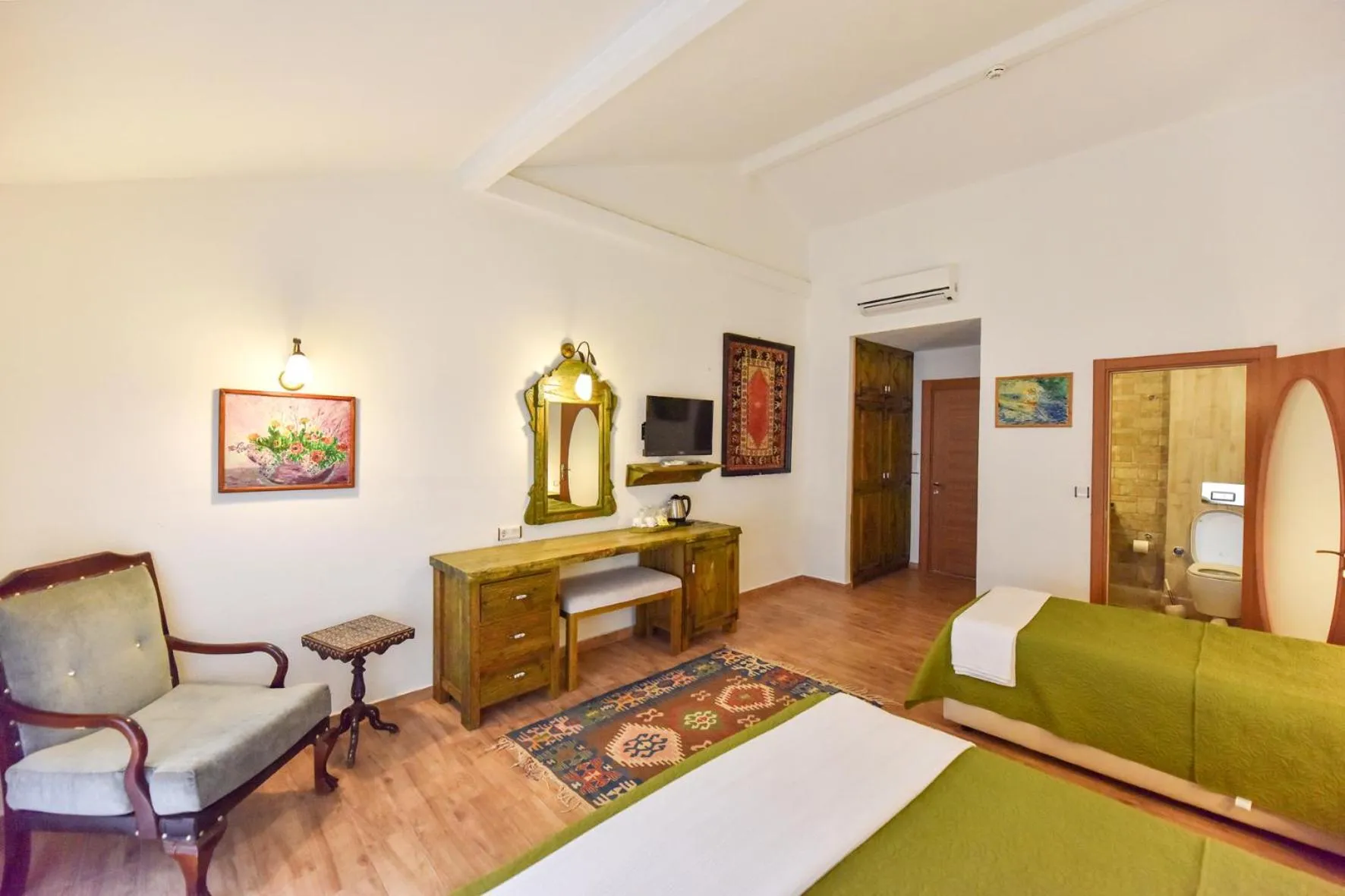 Photo of the whole room, Bed in Pyramid Boutique Hotel