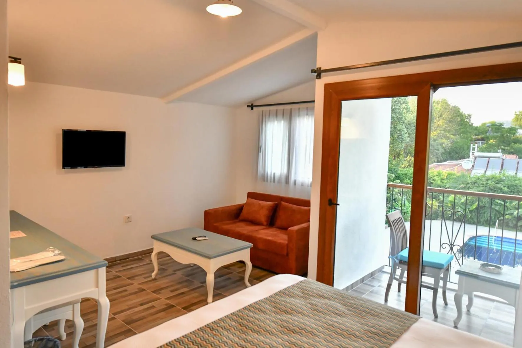 TV and multimedia in Pyramid Boutique Hotel