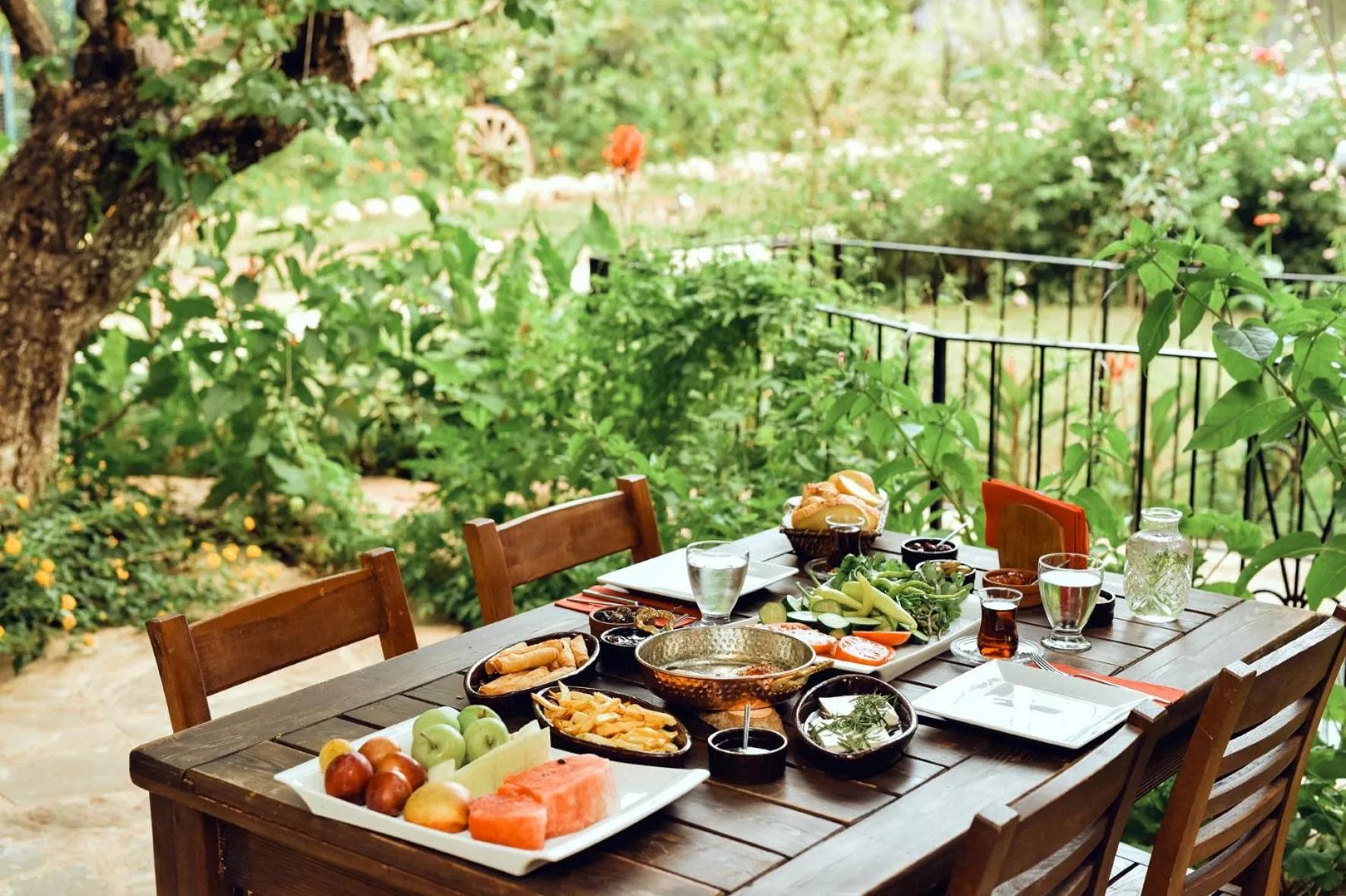 Food and drinks in Pyramid Boutique Hotel