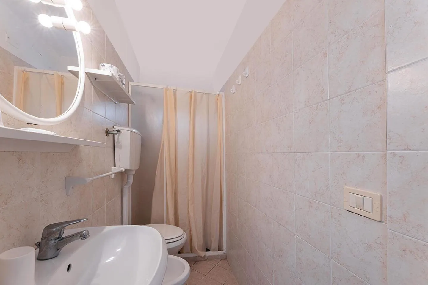 Shower in Hotel Le Ghiaie