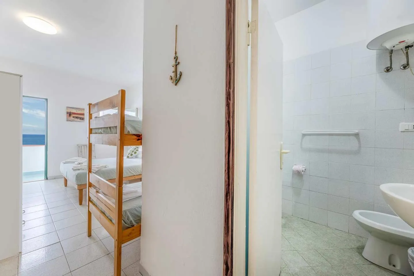 Shower, Bed in Hotel Le Ghiaie