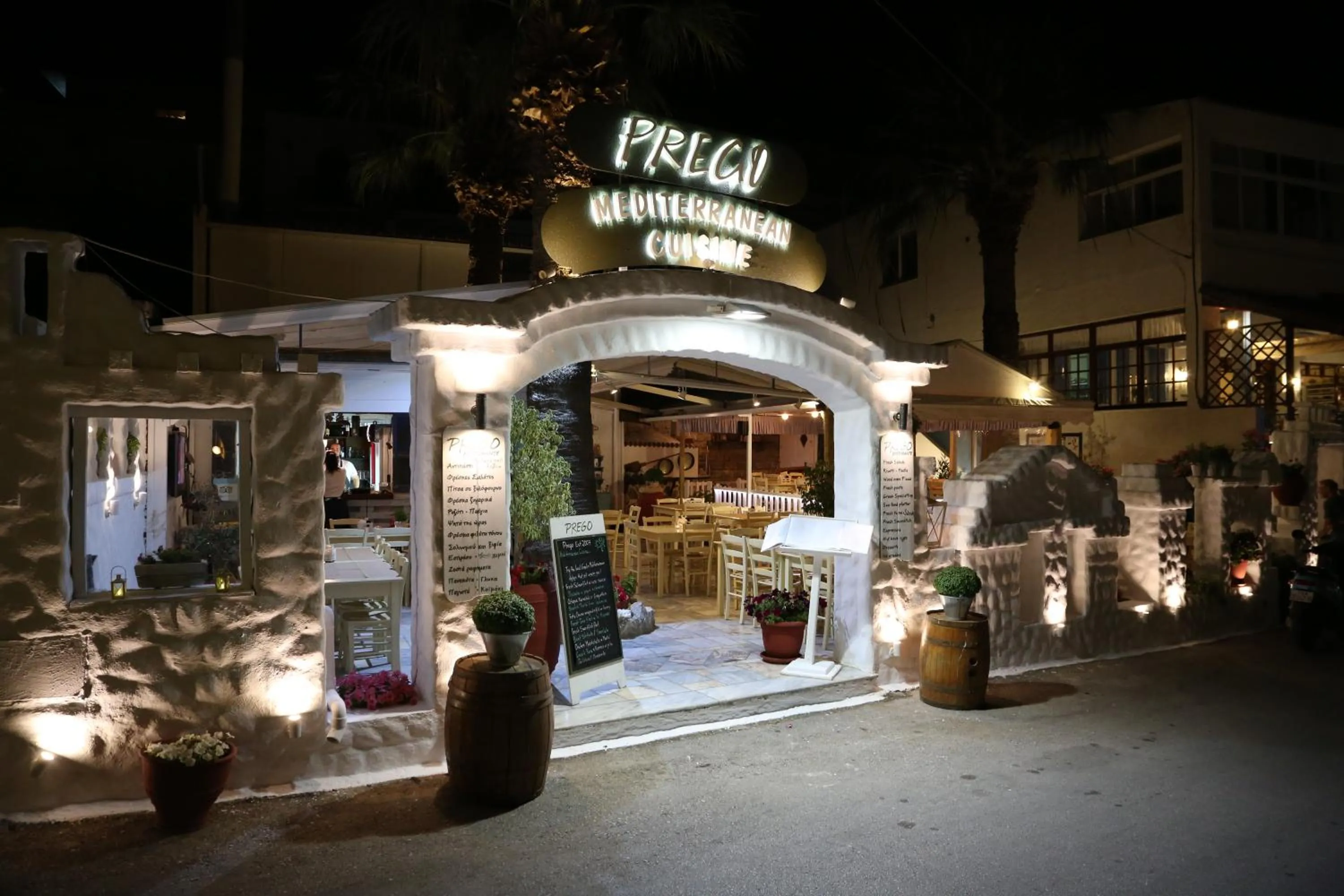 Restaurant/places to eat in Vouros Palace