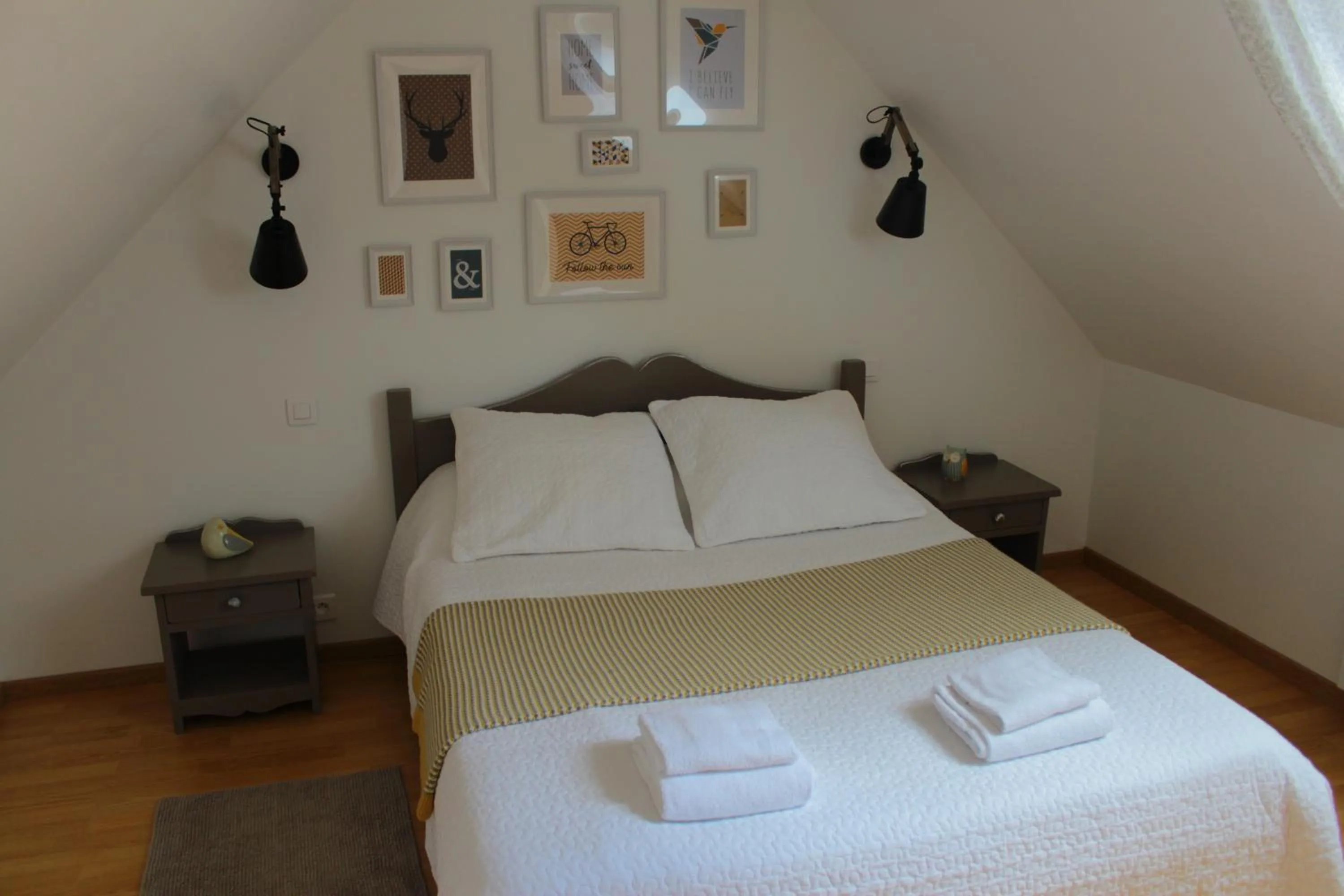 Bed in Chambres Du Marais