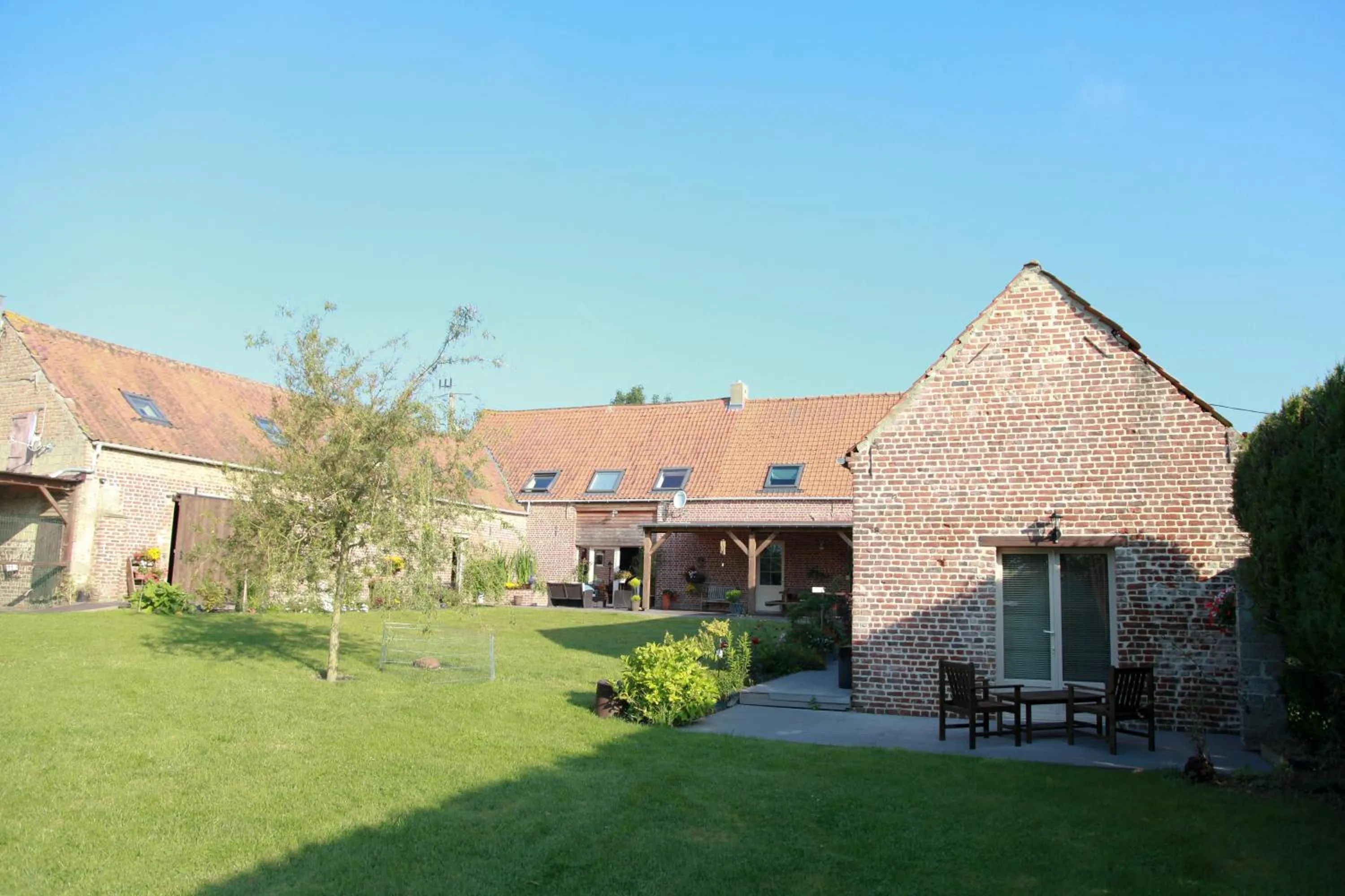 Property building in Chambres Du Marais