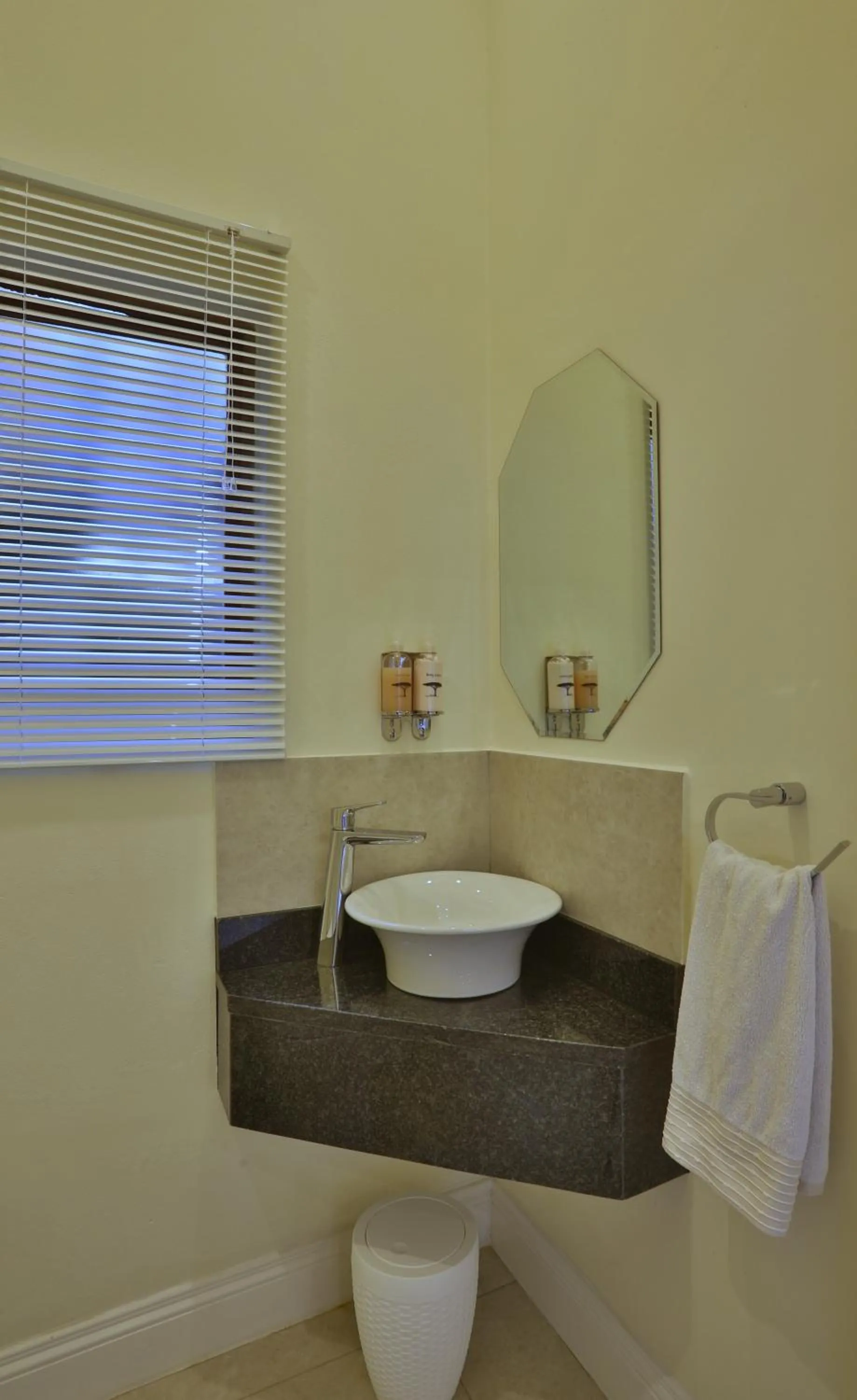 Toilet in Andante Lodge