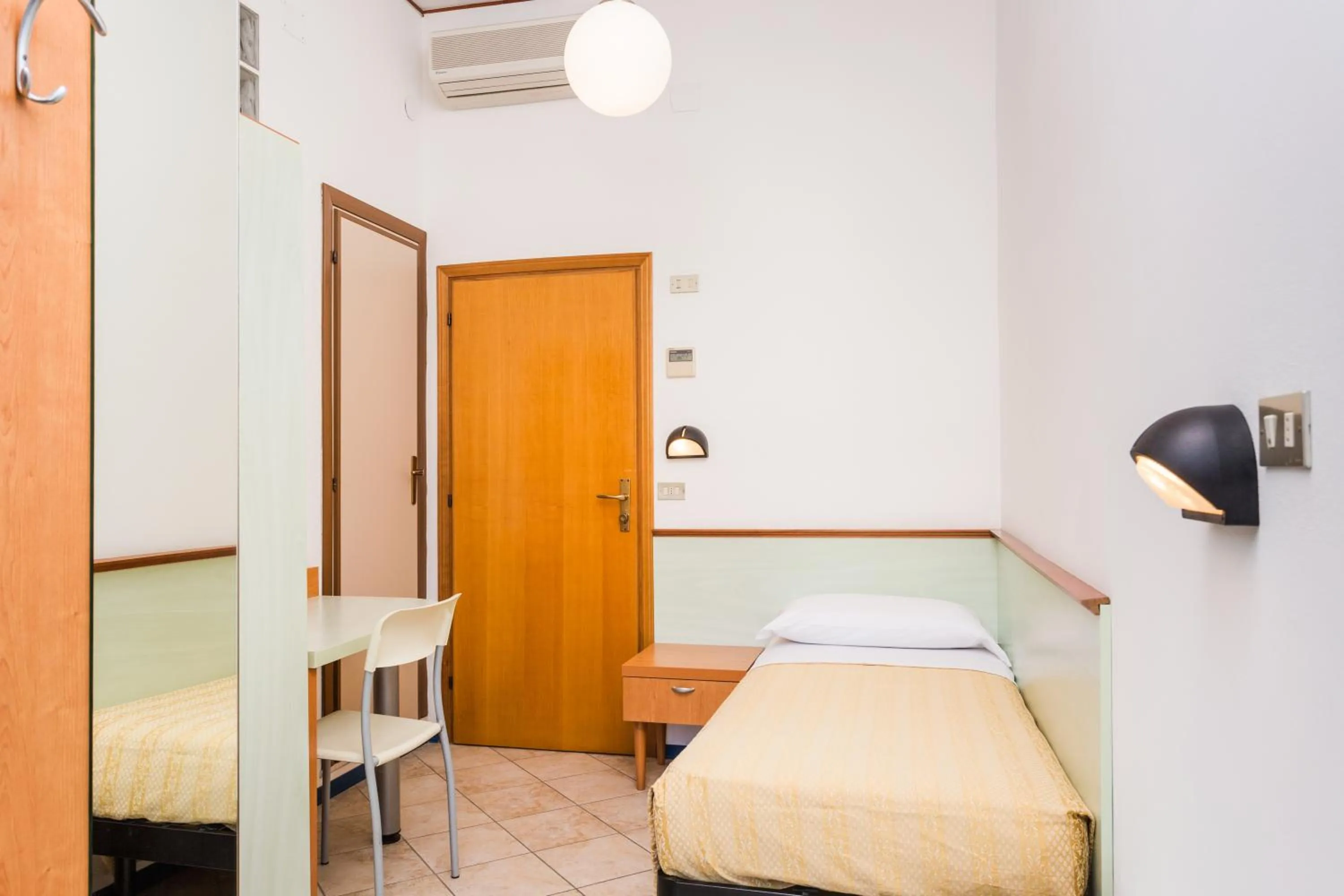 Photo of the whole room in Hotel Parini