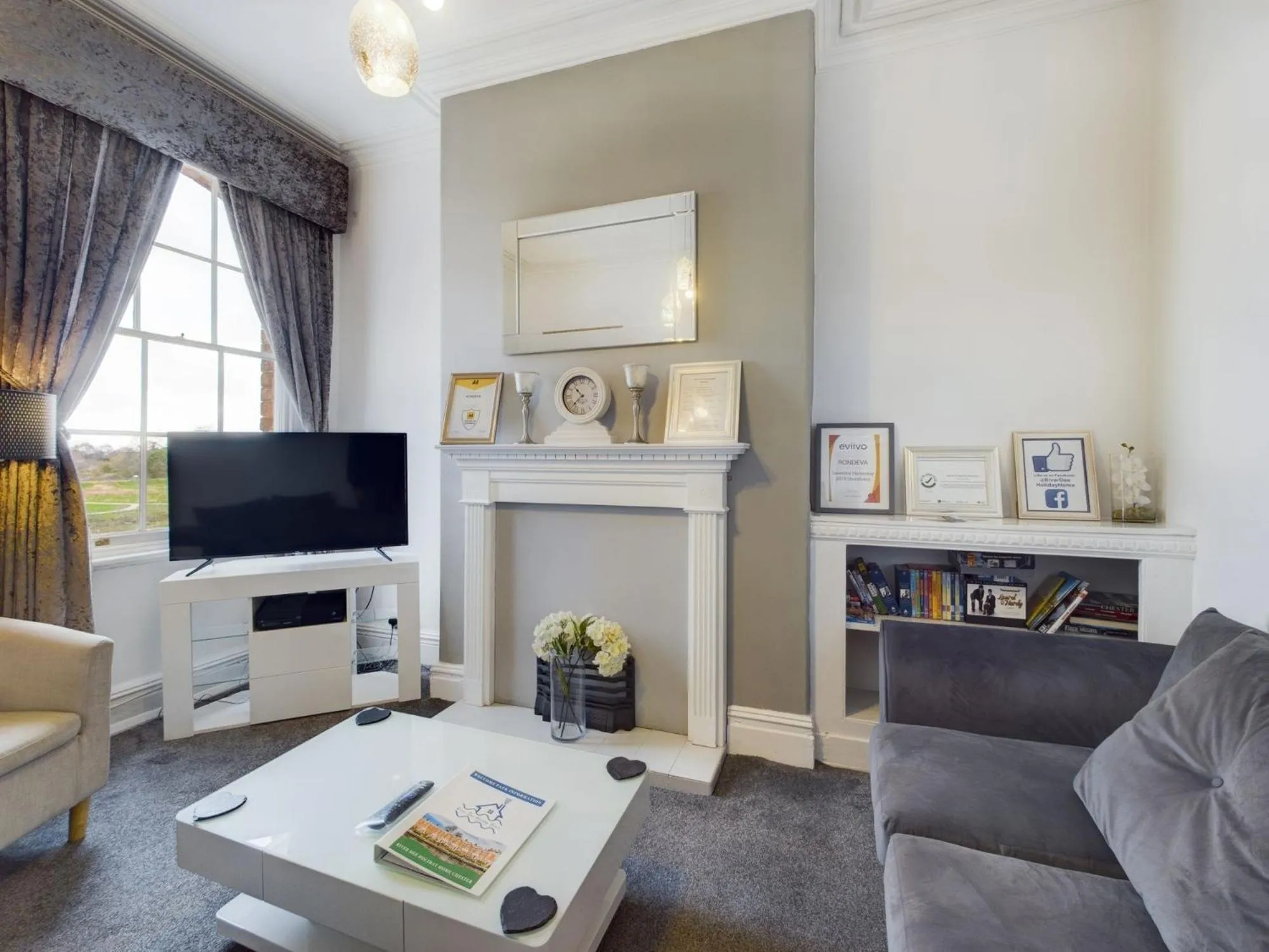 Communal lounge/ TV room in Rondeva