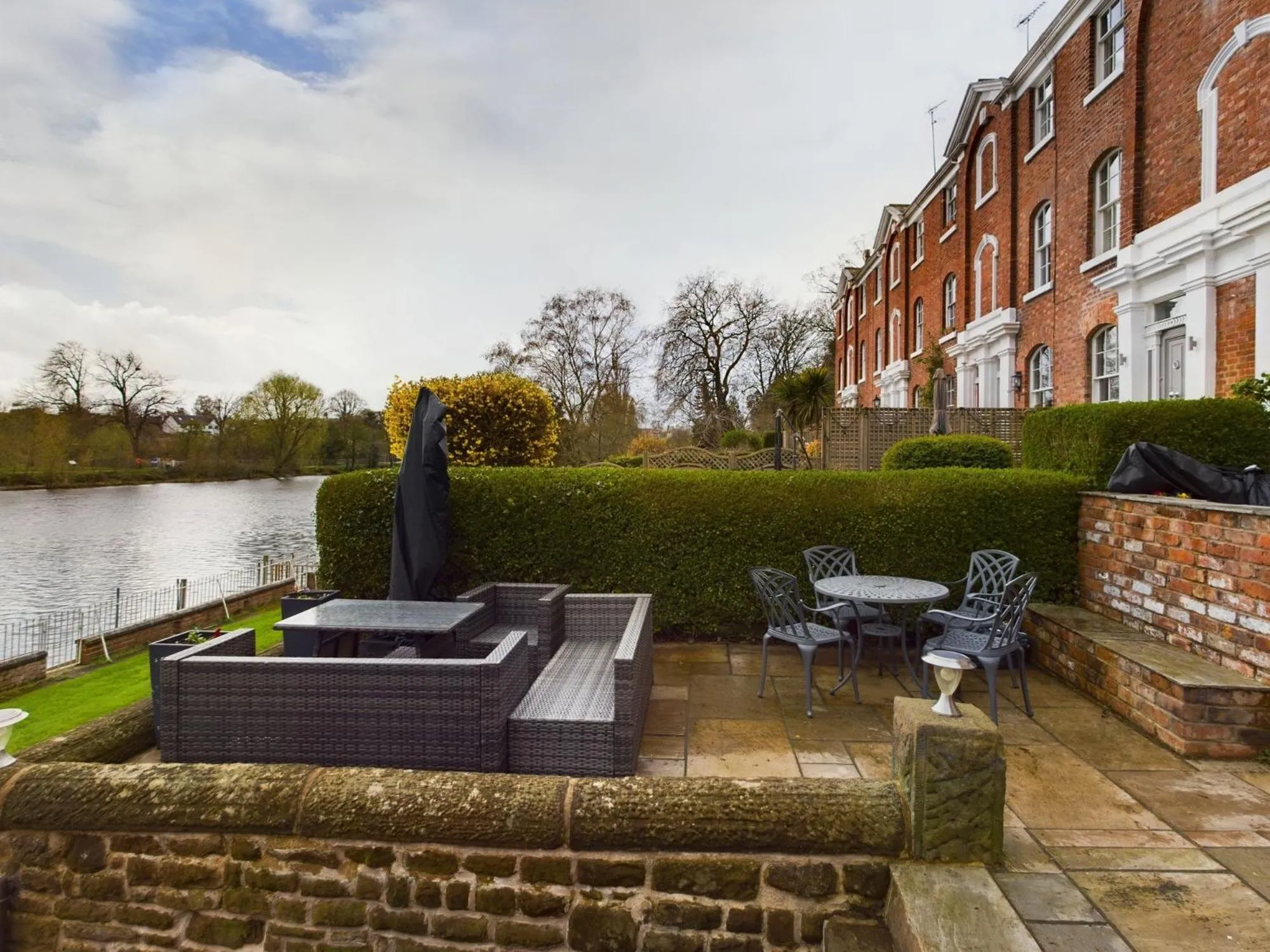 Property building in Rondeva