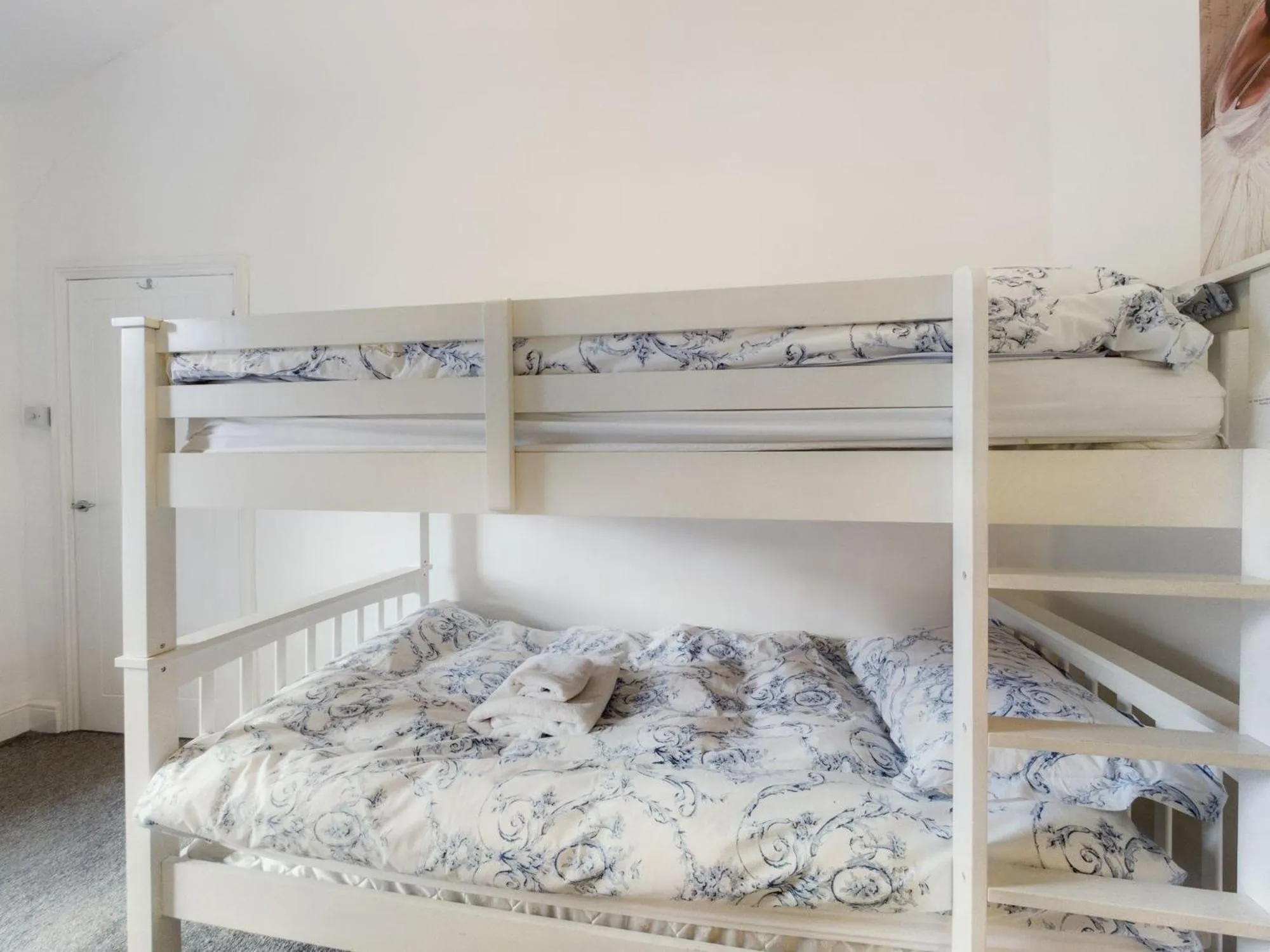 Photo of the whole room, Bed in Rondeva