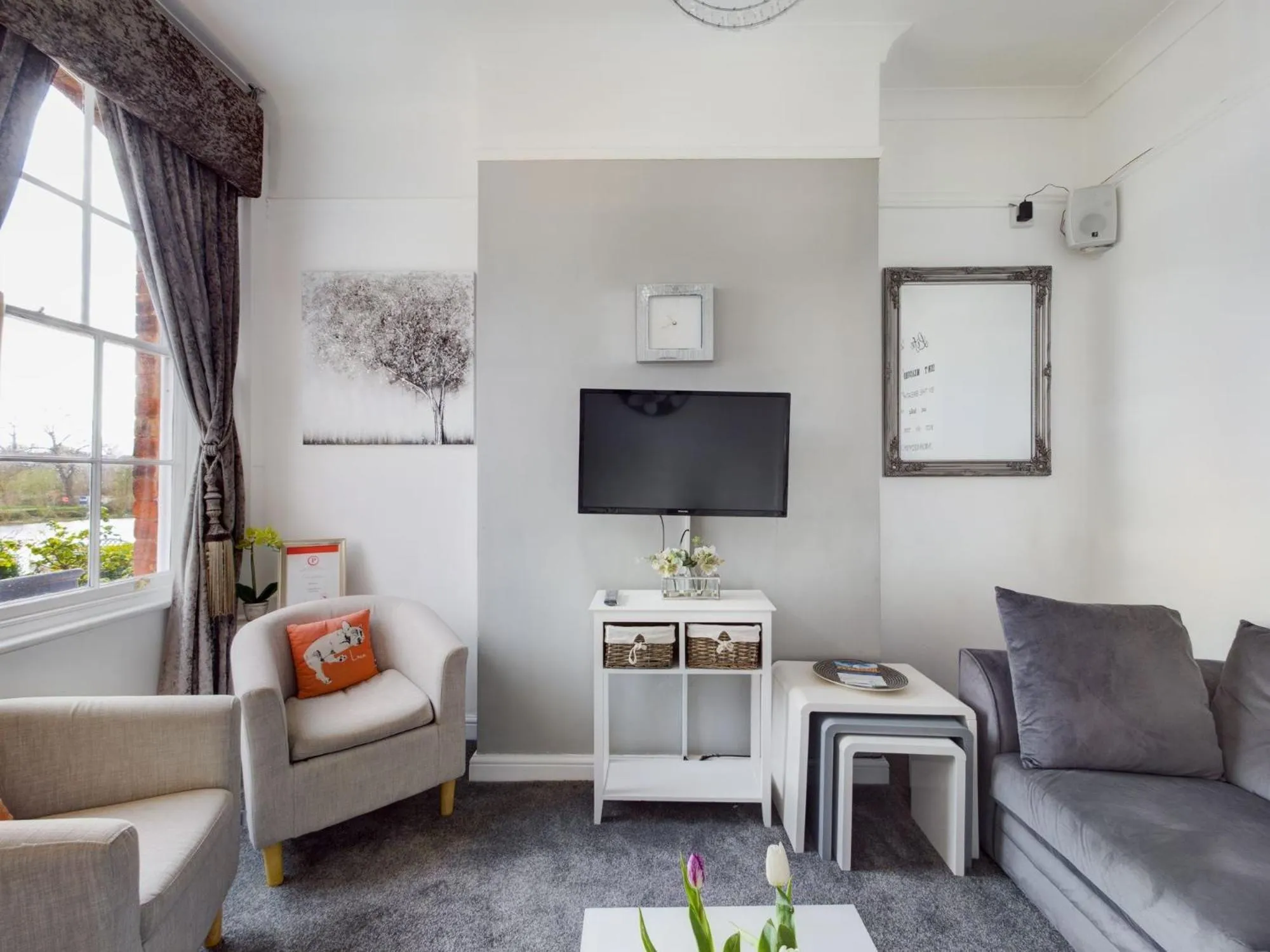 Communal lounge/ TV room in Rondeva